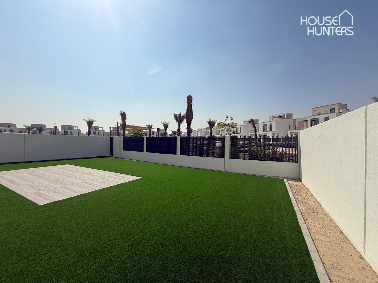 Right on the Park | Single Row | Landscaped