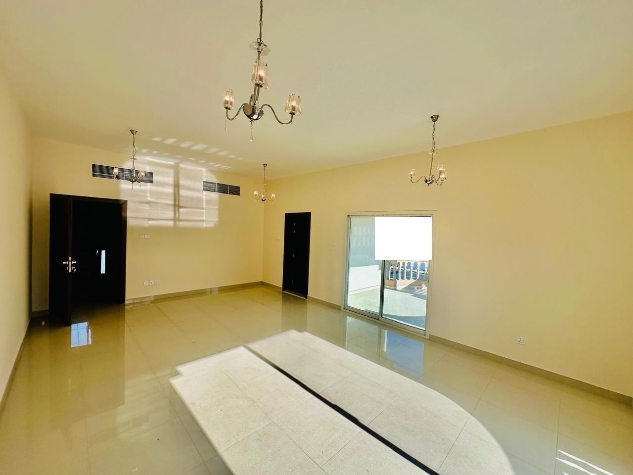 Spacious 5Bed villa with private garden