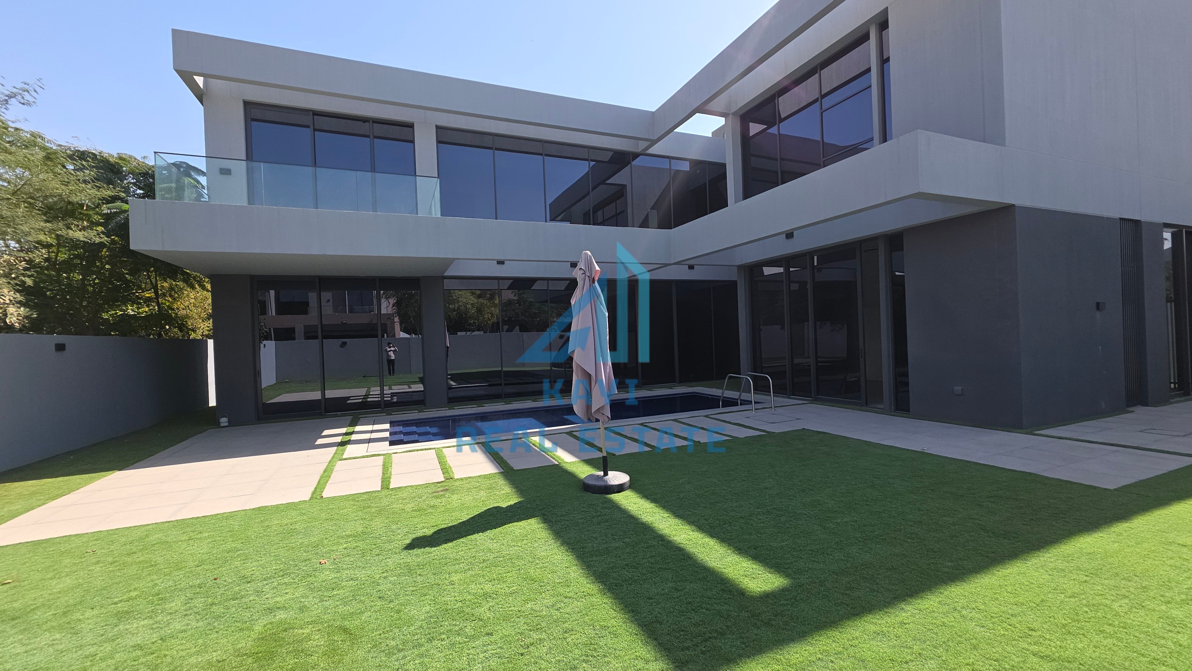 Luxurious 5-Bedroom Villa for Rent in Sendian, Masaar