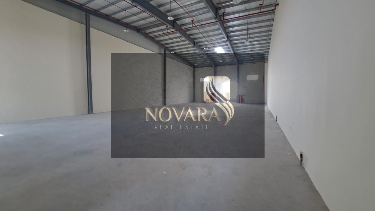 A 5,500 sq ft warehouse in Umm Al Quwain, 36 kW electricity, at a price of 45 dirhams per sq ft, totaling 247,500 dirhams annually.