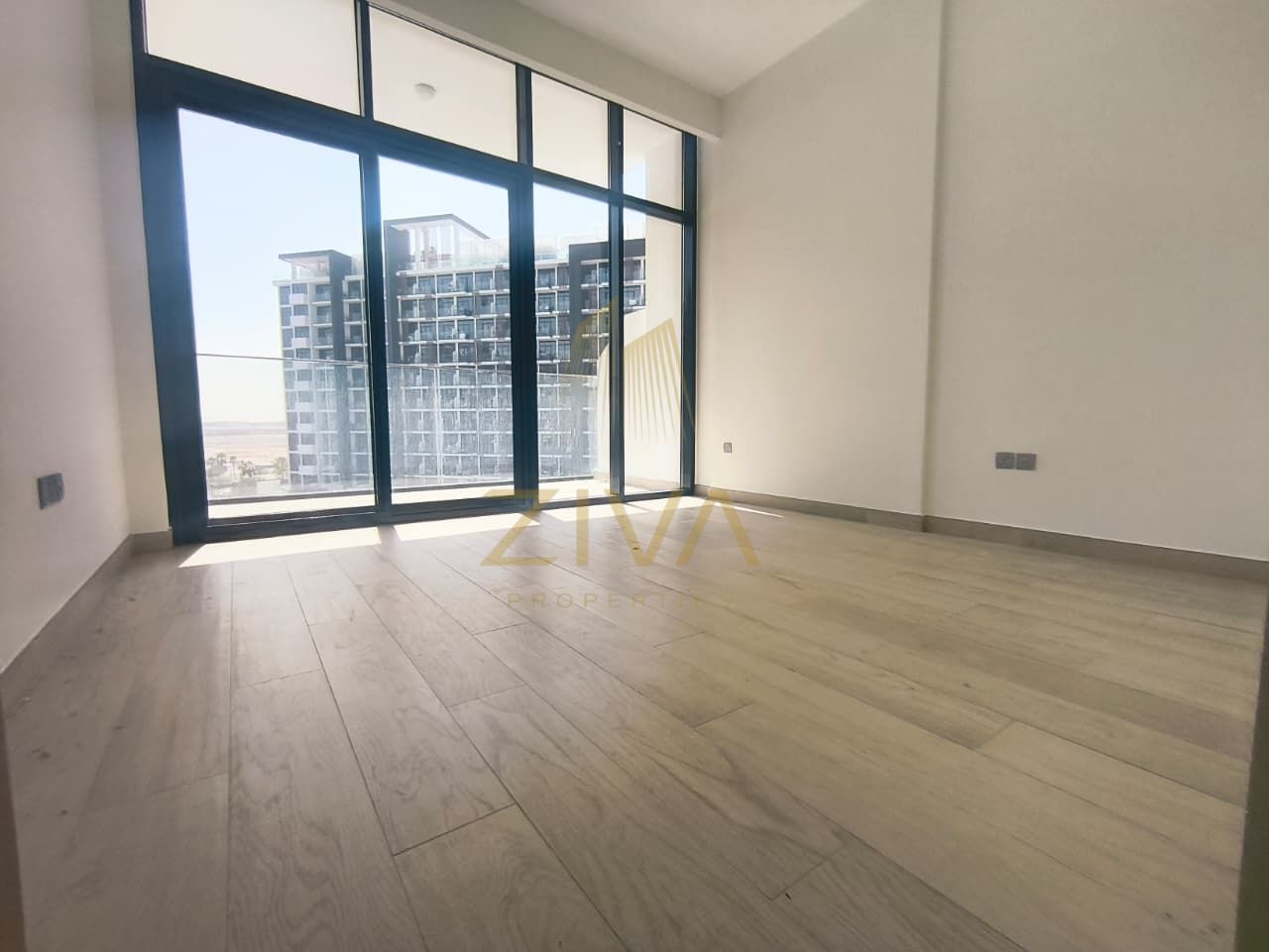 Stunning 1BR | Corner Unit | Community View