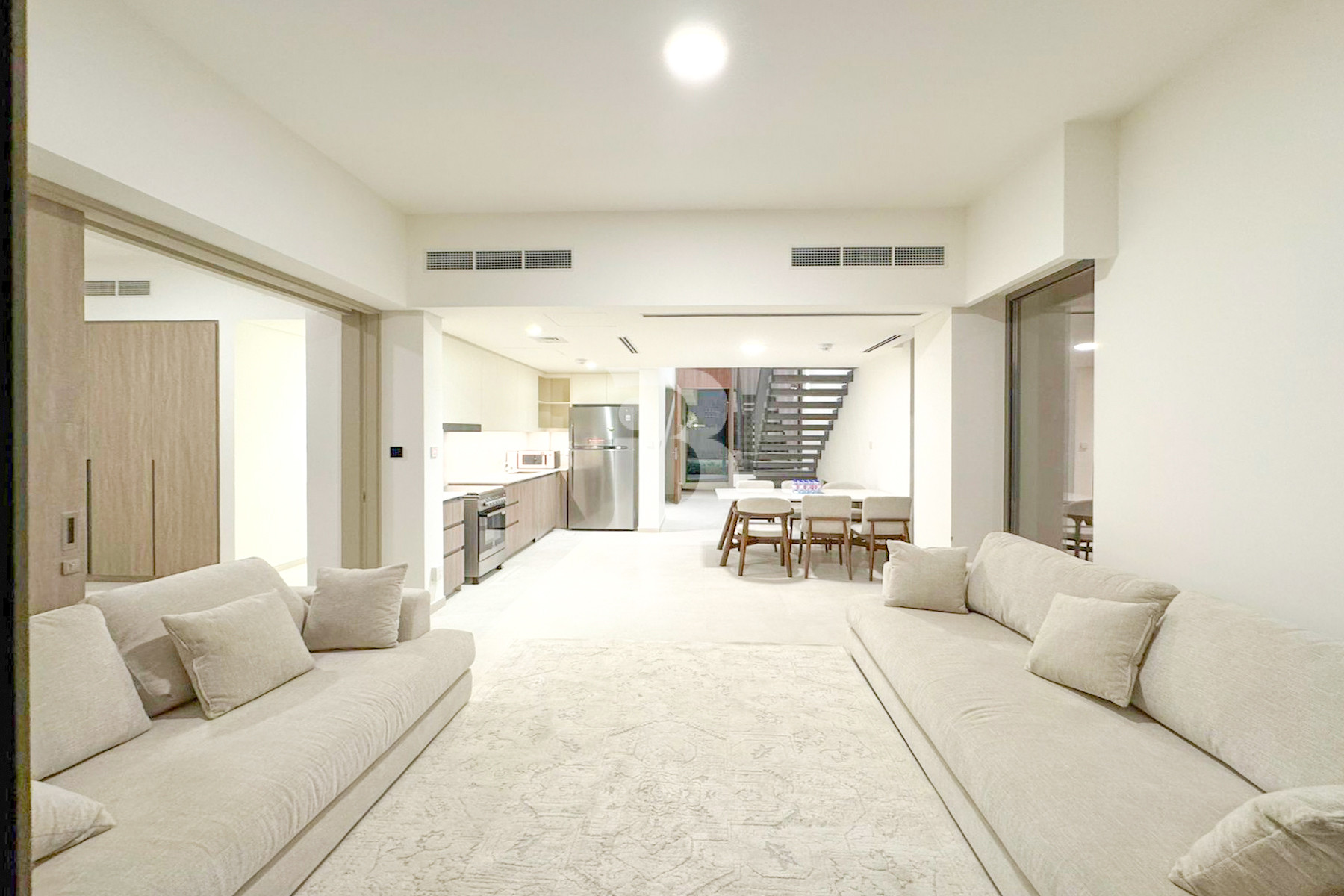 EXQUISITE DESIGNED | BRIGHT LAYOUT | SPACIOUS