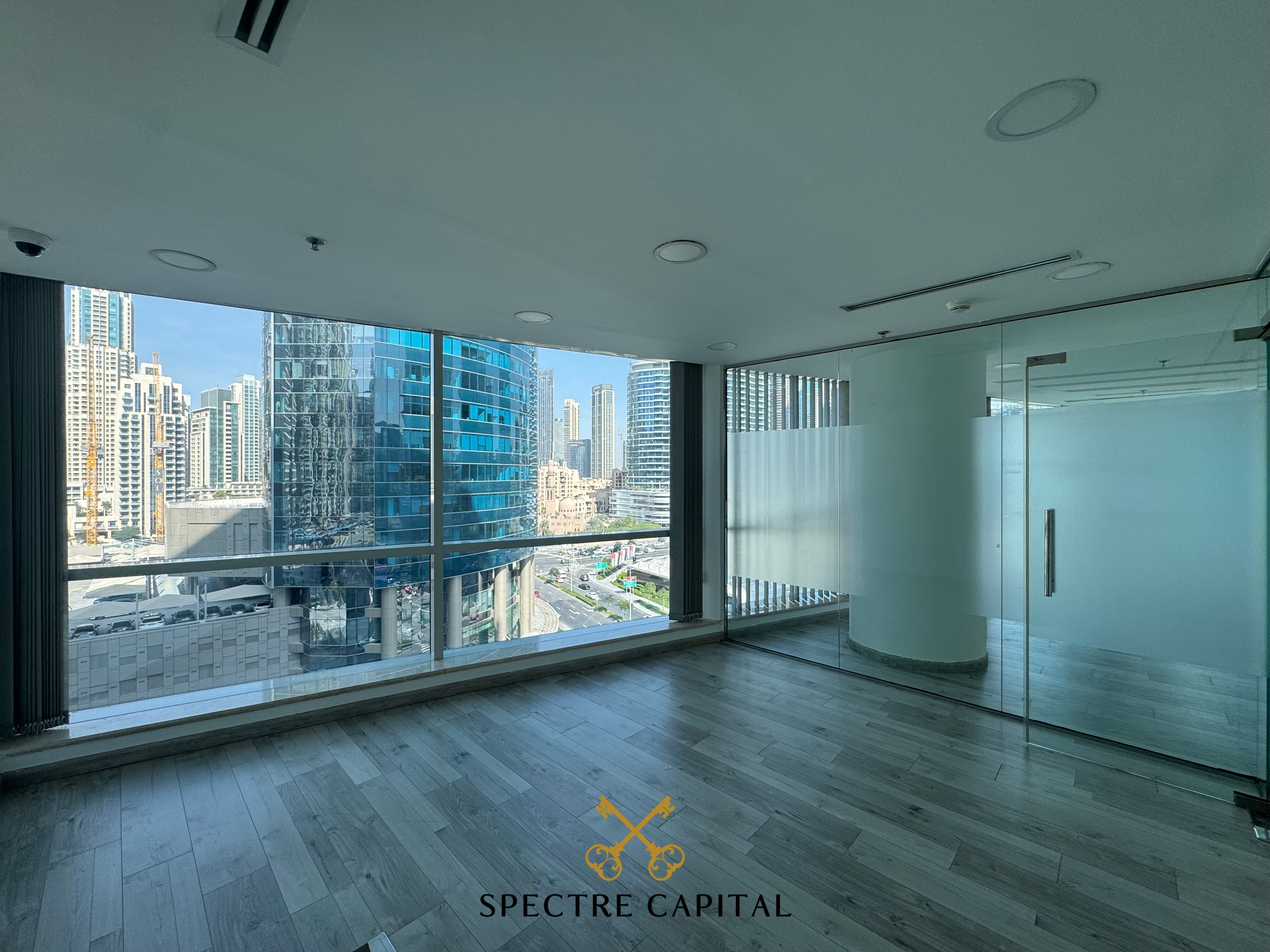 OPEN LAYOUT OFFICE | SPACIOUS LAYOUT | BURJ KHALIFA & CANAL VIEW