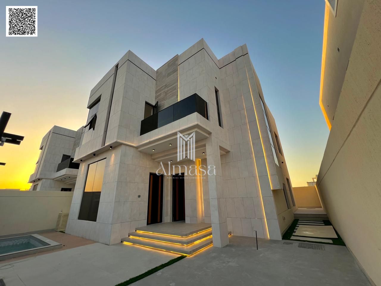Own a modern villa with a swimming pool, registration fees included, on a main street close to all services. Freehold ownership for all nationalities.