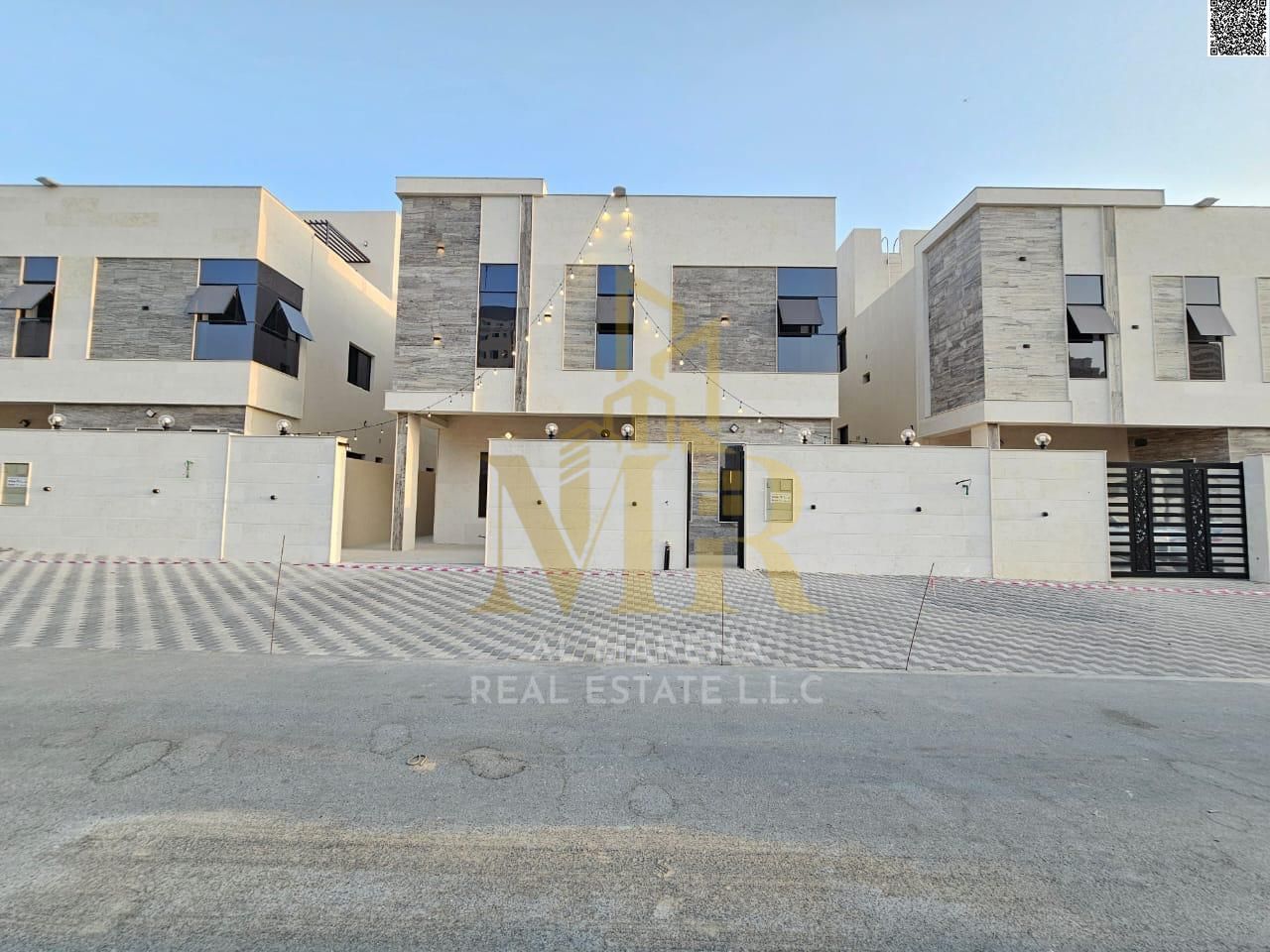 Villa for sale in Al Amrah – Two floors and a roof | Land area 3,500 sq ft | Built-up area 4,000 sq ft | 5 master bedrooms | Includes electricity, wat