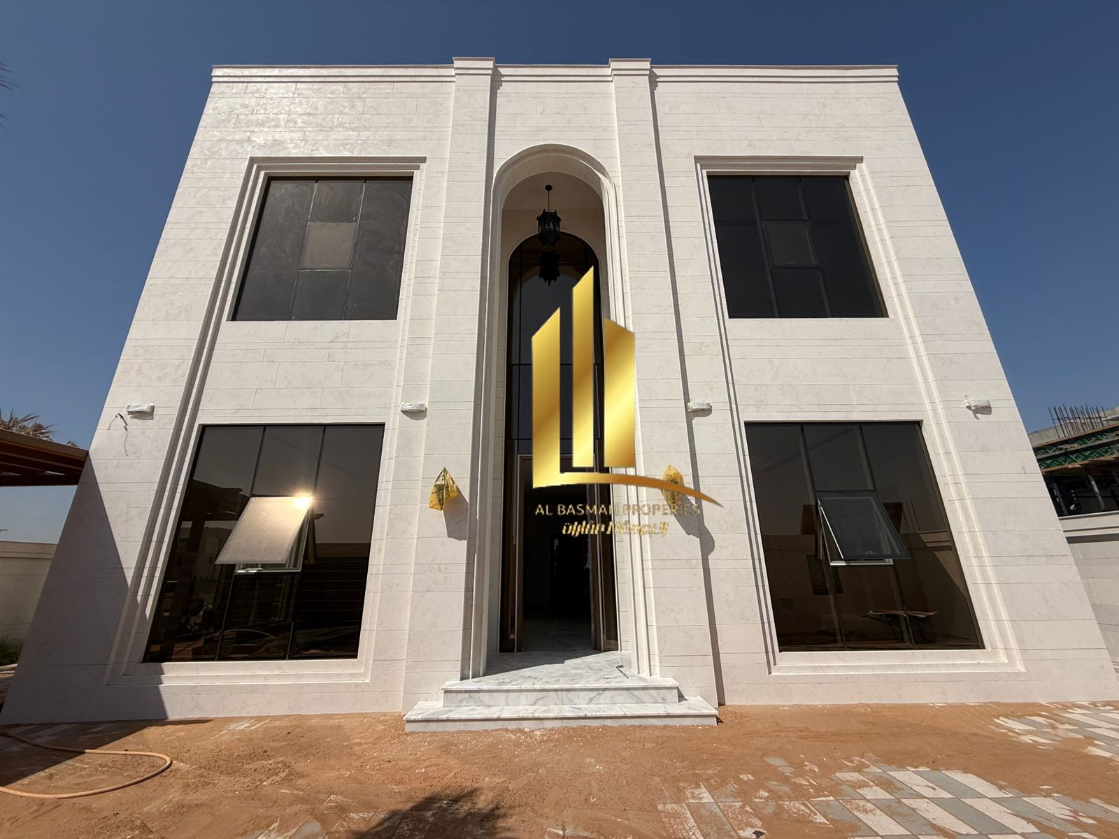 Modern villa in Al Hooshi Land area (5457) sq ft Consists of: 5 master bedrooms