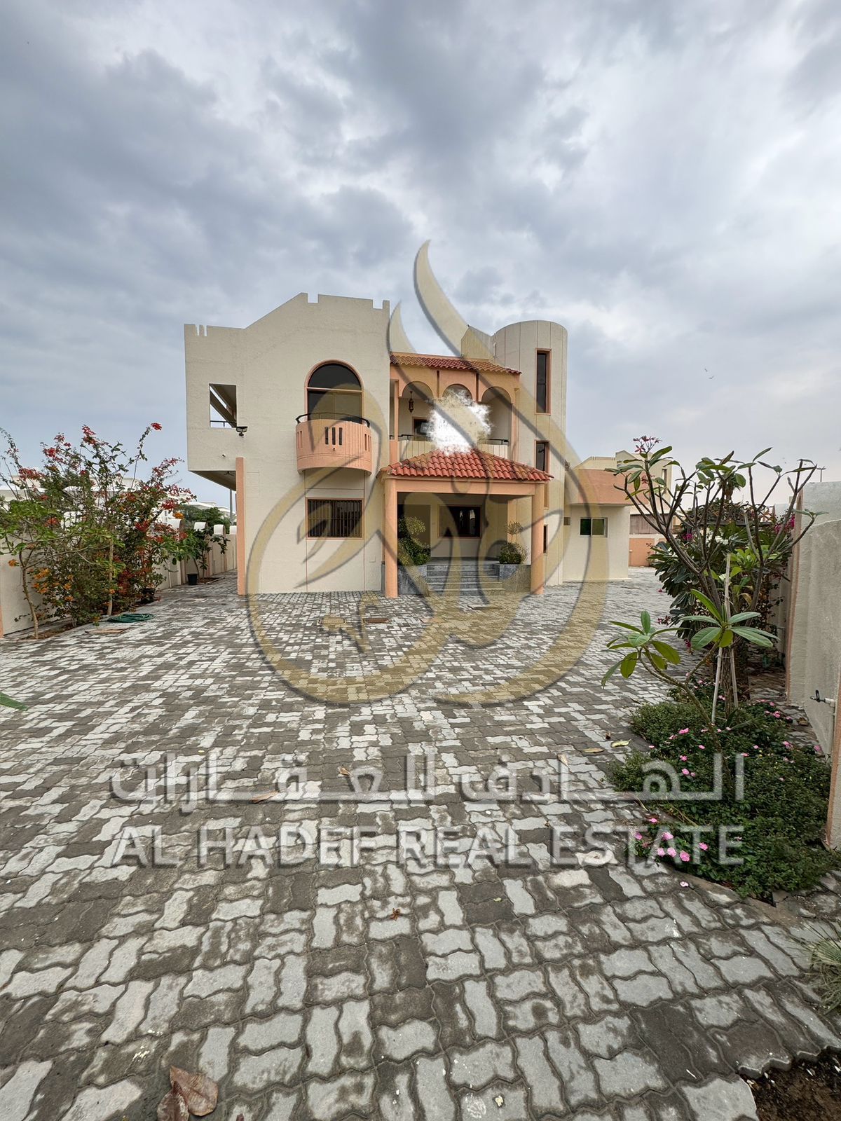 Luxury Villa on Sharjah Corniche | 5 Master BR | 3 Streets Corner | Commercial/Residentia