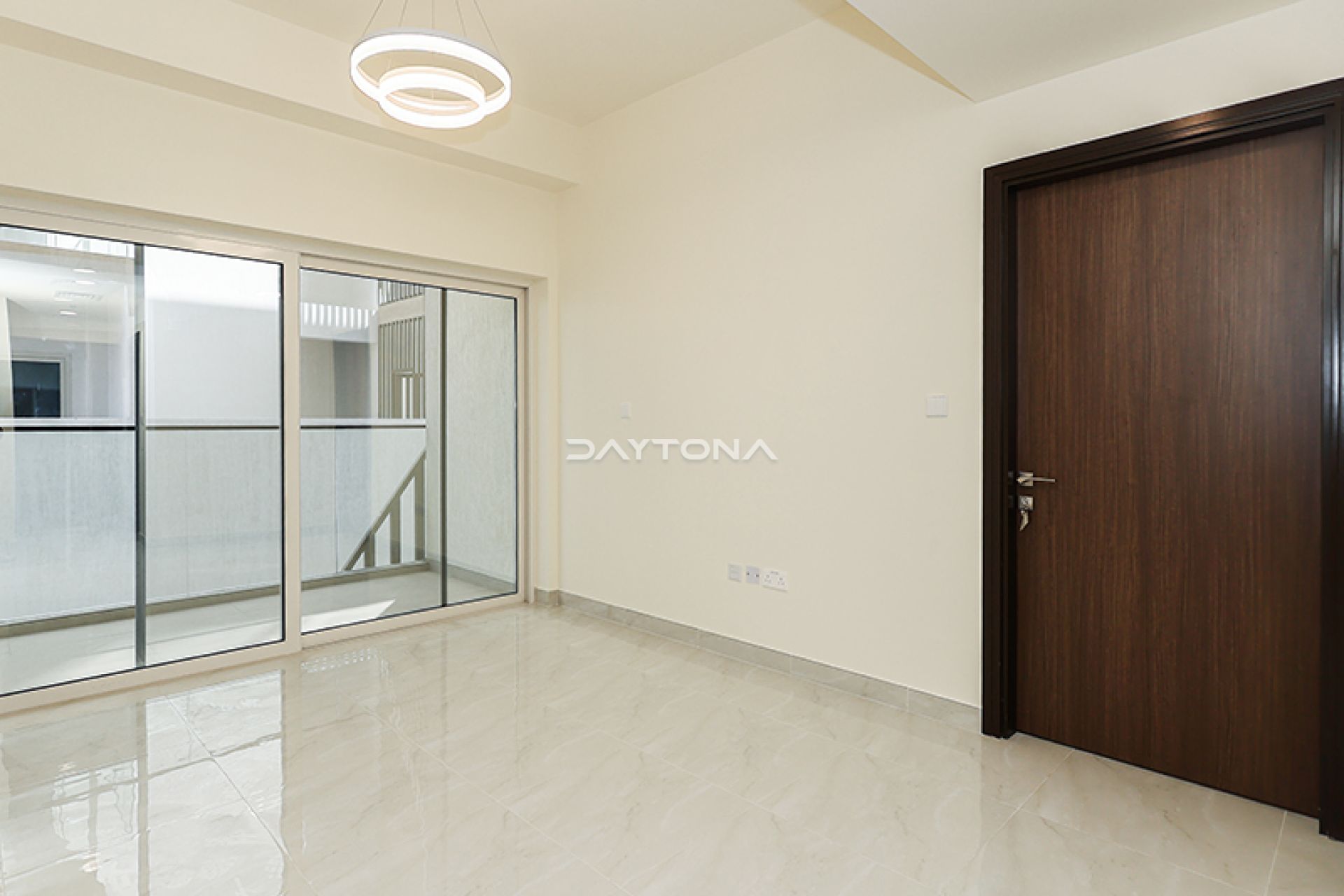BRAND NEW | SPECIOUS 2 BED | CLOSED KITCHEN