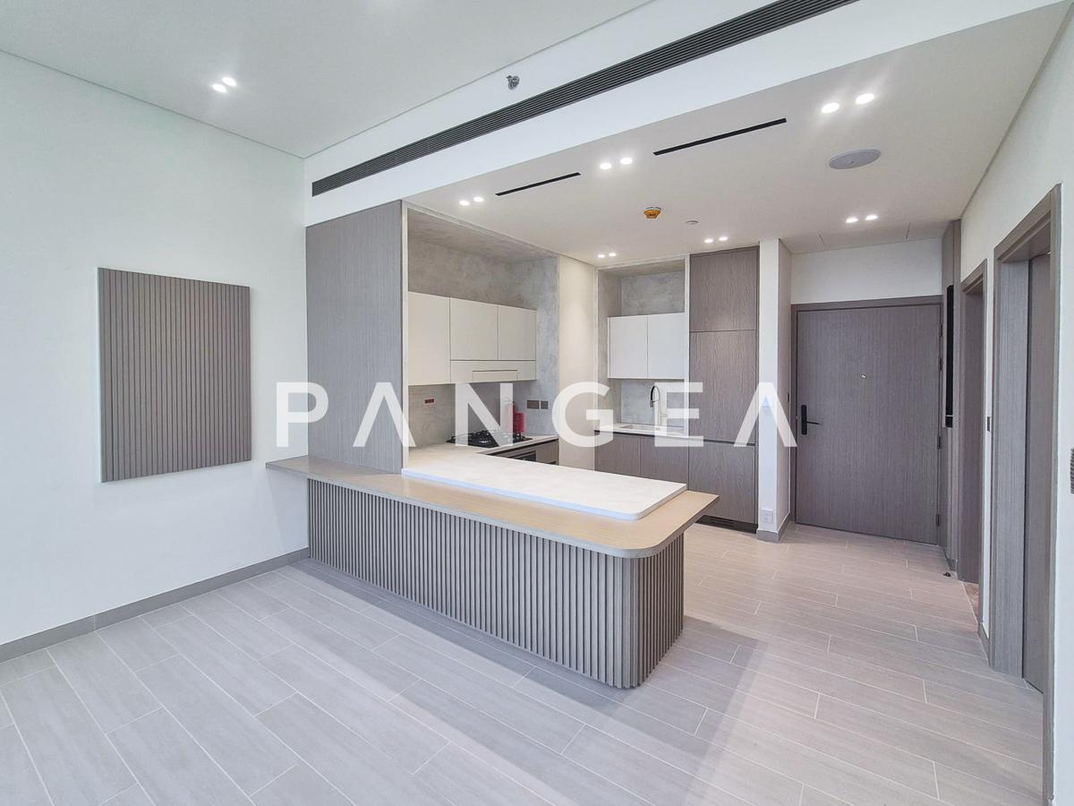 Smart Living | Private Pool | Vacant