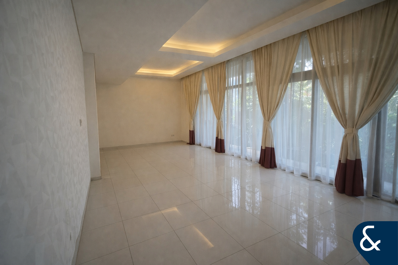 Unfurnished | Townhouse | Close to Park