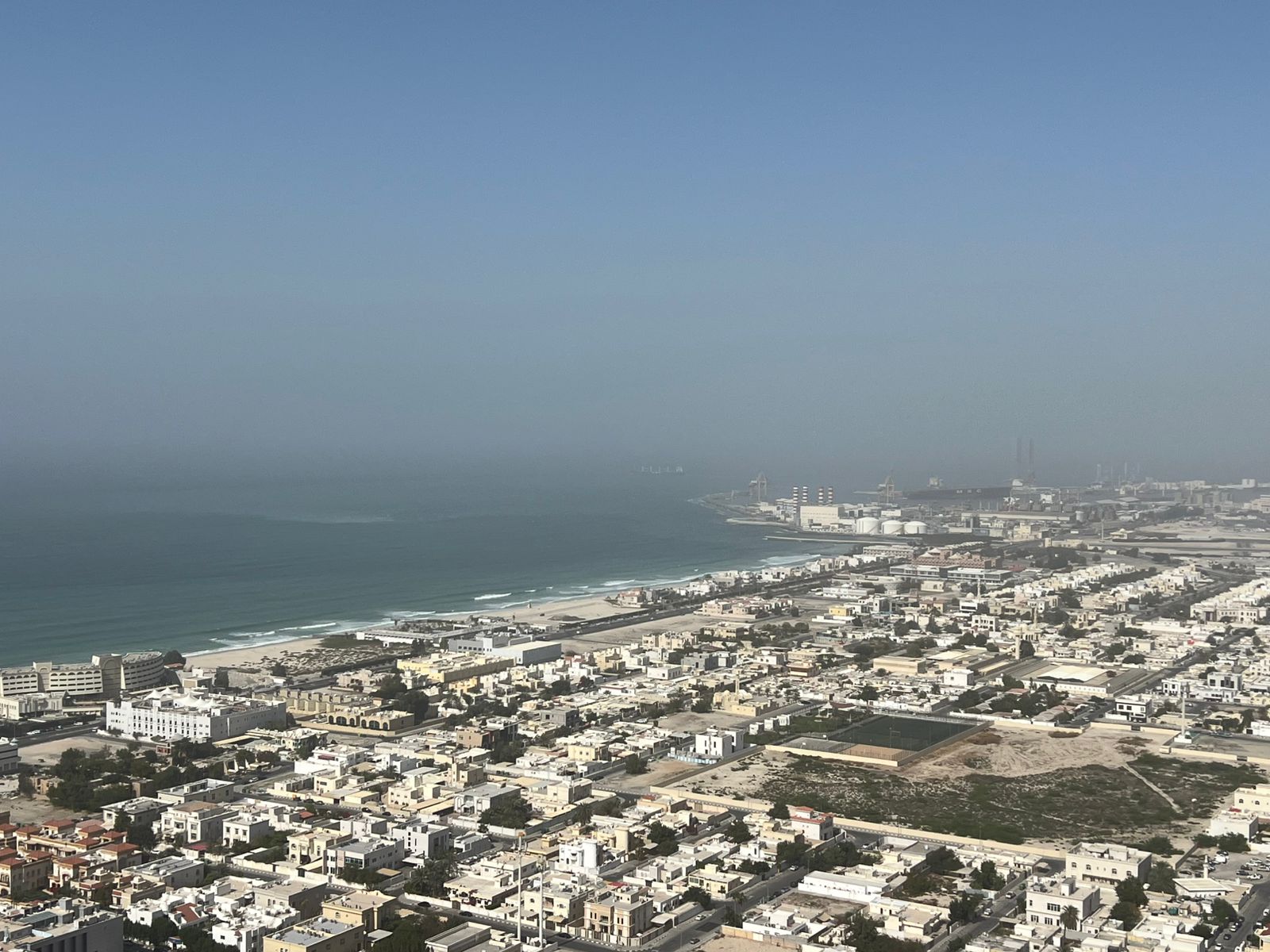 4-Bedroom Apartment with Living Room – High Sea View – 2,700 Sq Ft – Free Parking – Built-in Wardrobes – Central AC