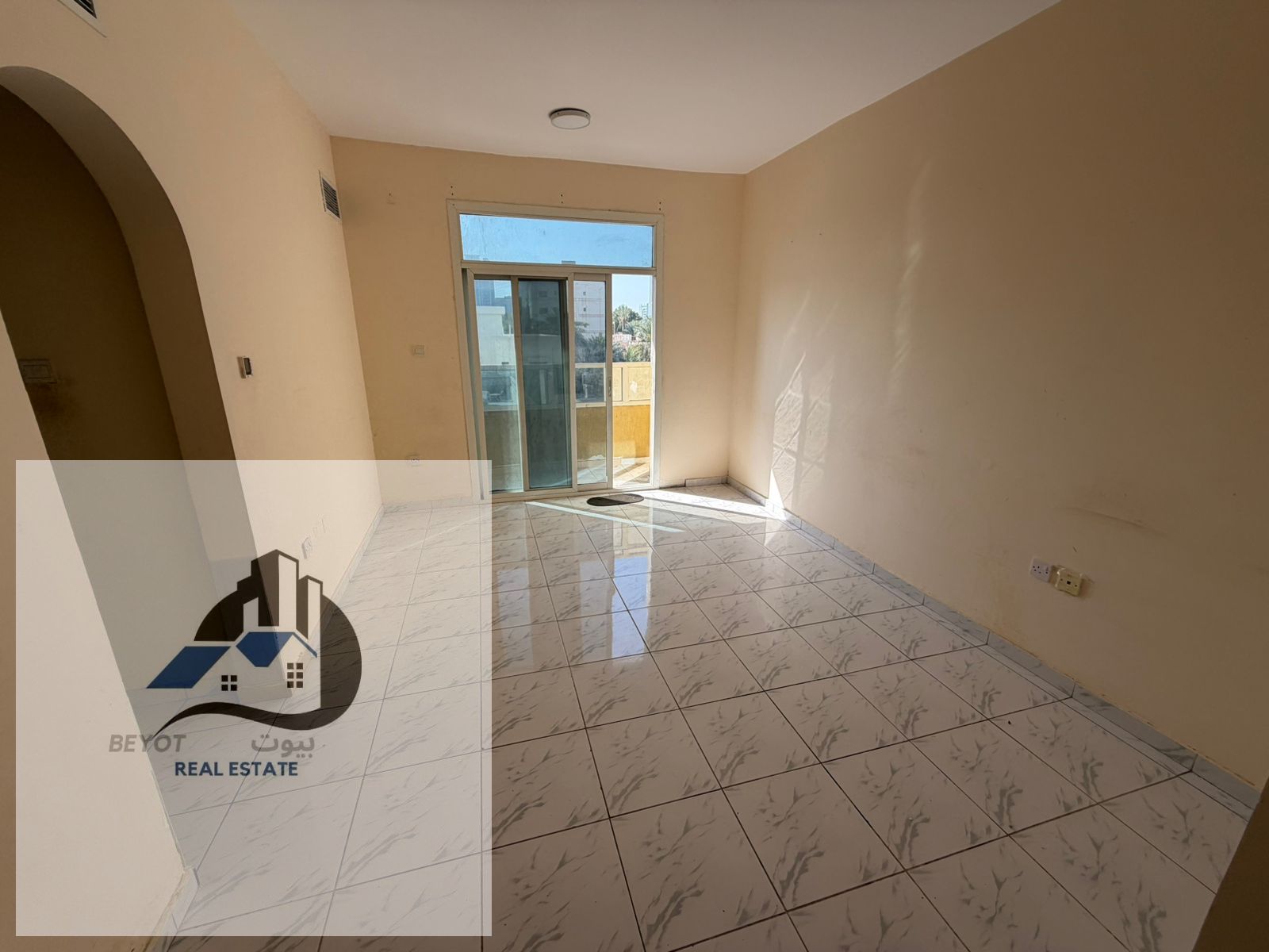 Annual Rent Available – Al Bustan Area – Al Mina Street, Ajman Spacious apartment in a prime and lively location, close to supermarkets, restaurants