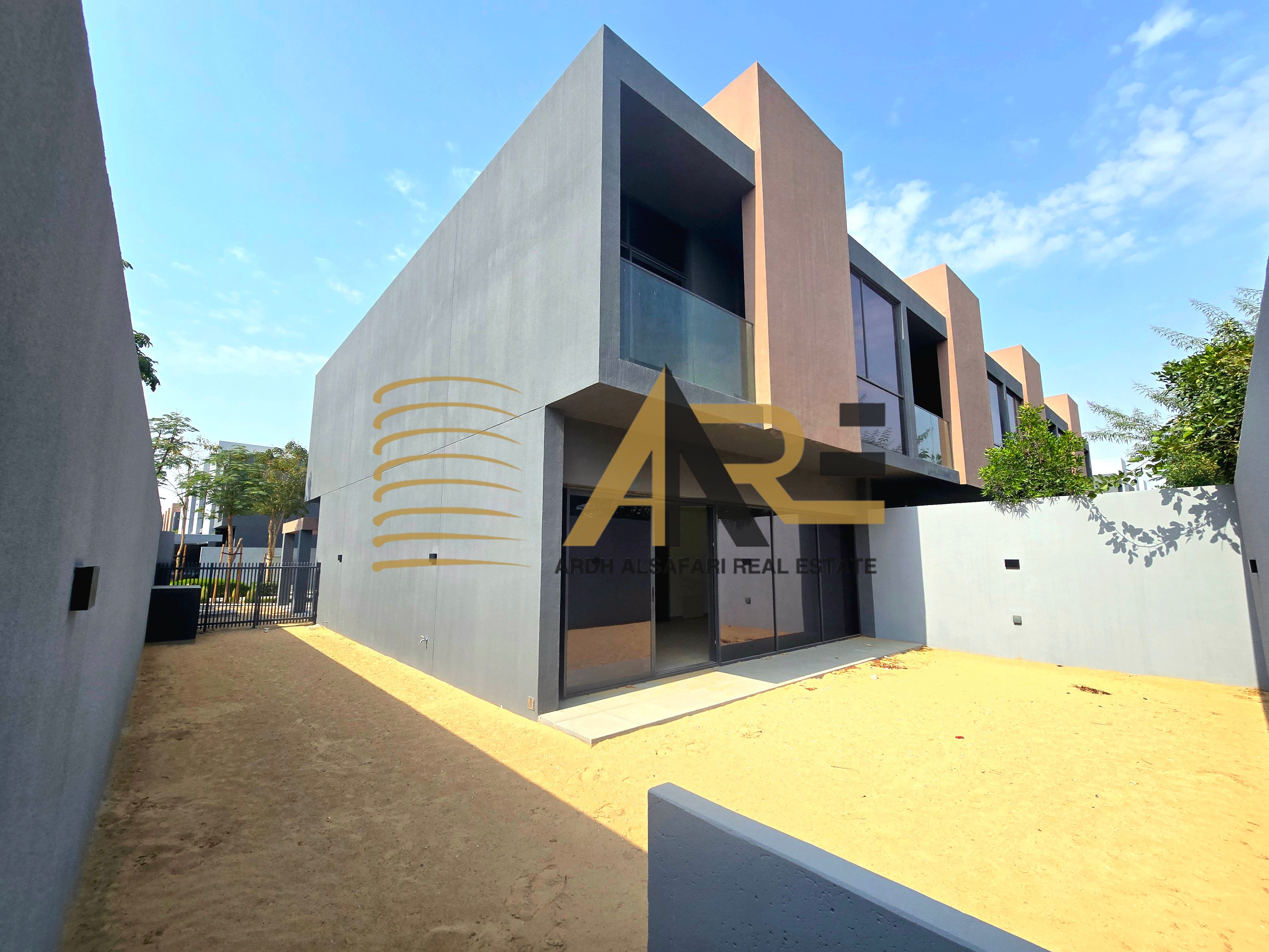 Ready To Move Luxurious 3BR townhouse Corner End unit