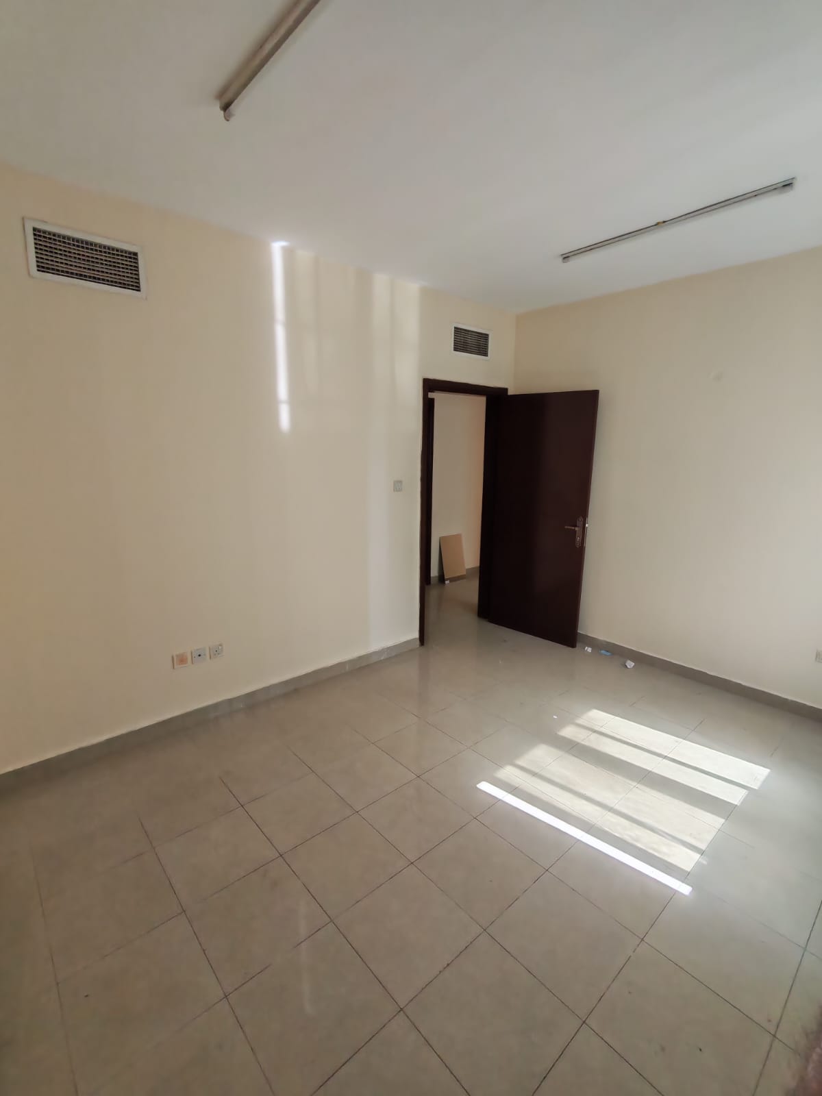 Abu Shaghara: Two rooms and a living room Two bathrooms Kitchen Balcony Central air conditioning
