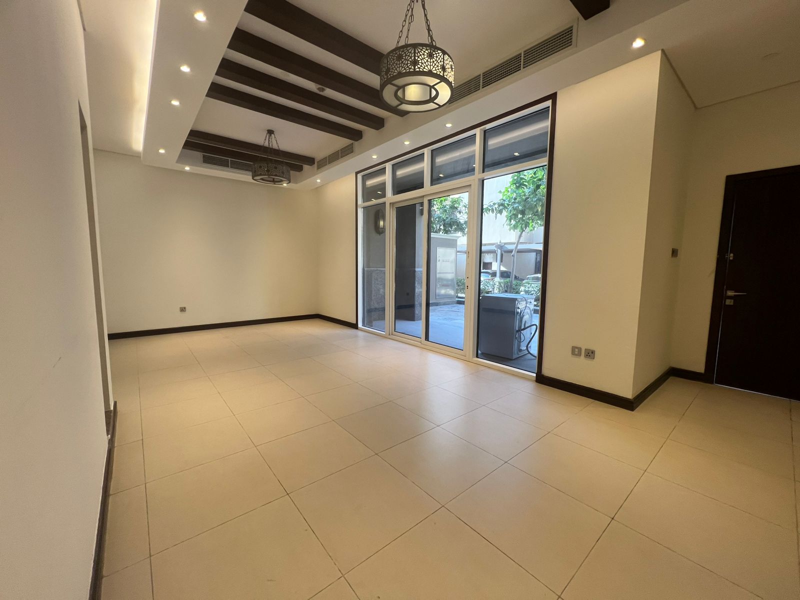 Residential villa for rent, beachfront in Al Rifaa. Luxury complex with parking, quiet and private, close to services, brands, and main road.