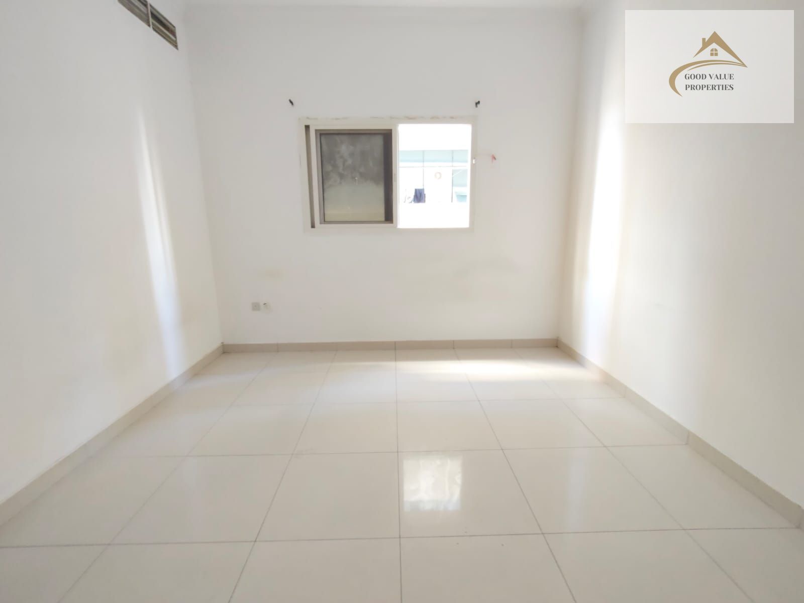 DECENT 2 BHK JUST 40K BALCONY NEAR QASBAH CANAL