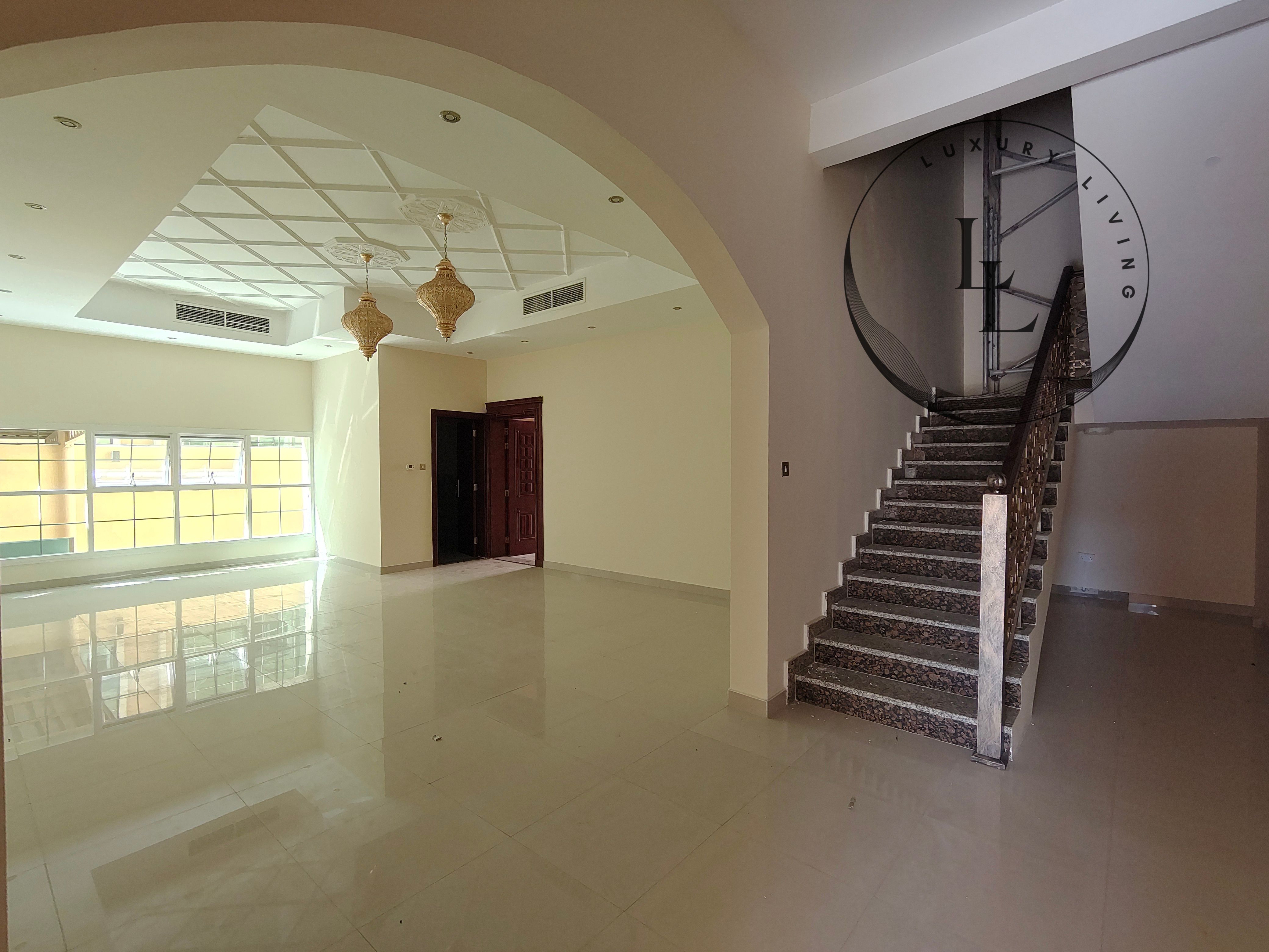 Lavish 4bhk Villa is available in 160k,maid room store room,at prime location