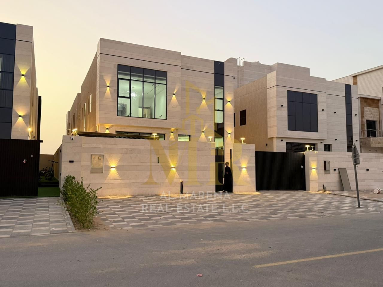 Villa à vendre dans un emplacement privilégié, face aux commerces et à la route Sheikh Mohammed Bin Zayed. Frais d'enregistrement inclus.