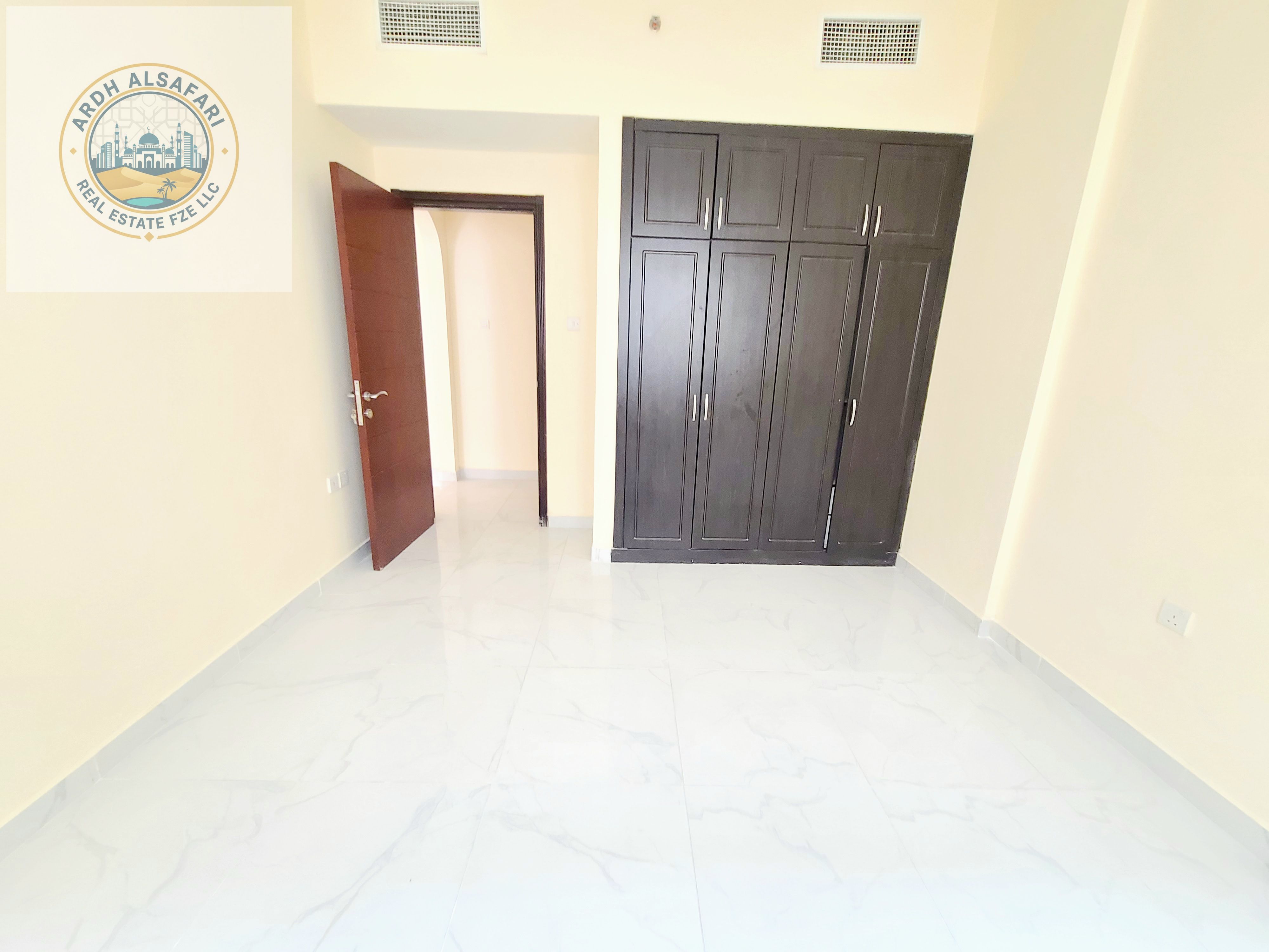 SPACIOUS 2BHK APARTMENT MASTER BADROOM WERADROBE WITH COVERED PARKING