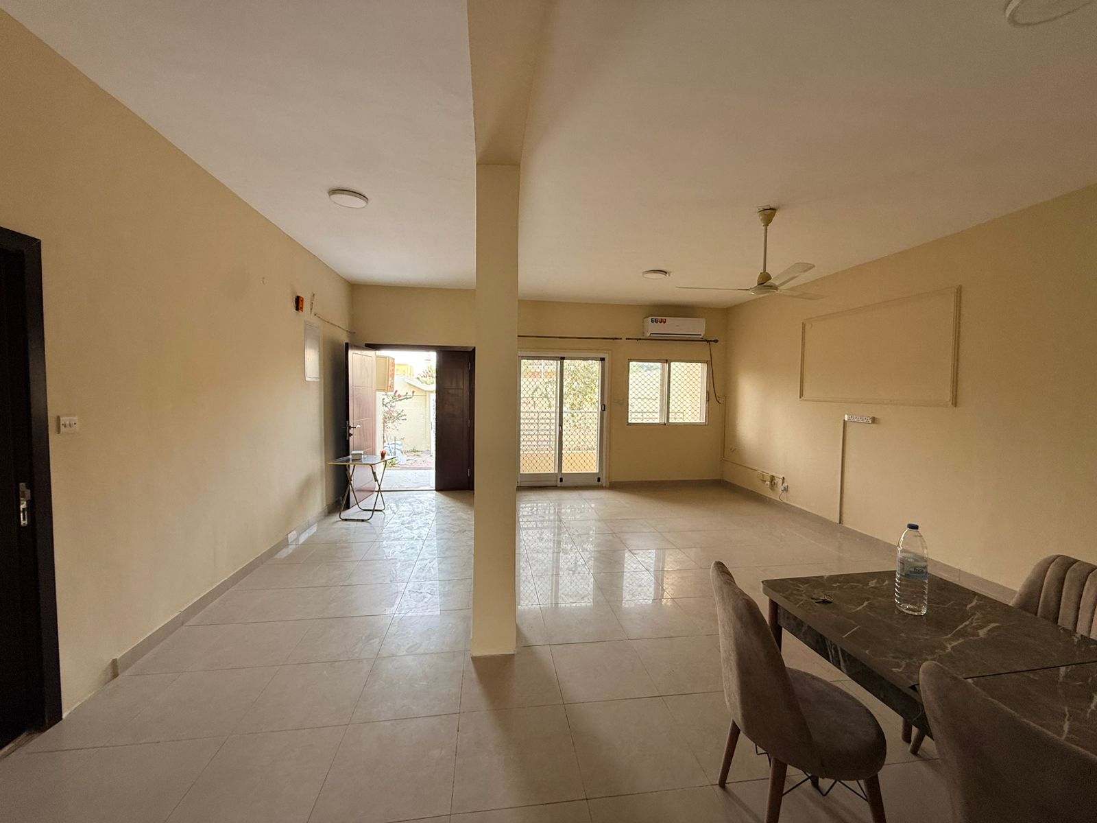 Fully renovated Arabic house on a very large area, 4 bedrooms, hall, maid room, big store, yard, 3 indoor and 2 outdoor parking spaces