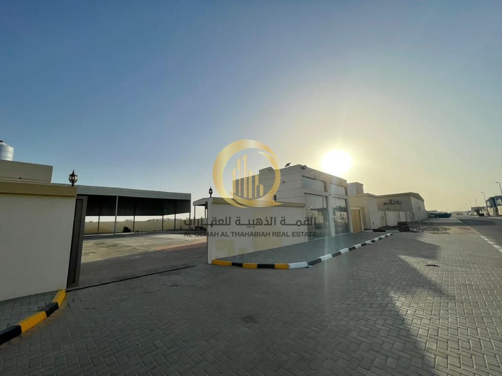 For sale: a plot in Al-Hanoo Al-Jalil industrial area, freehold for Arabs, 99-year lease for foreigners. Prime location on Jar Street.