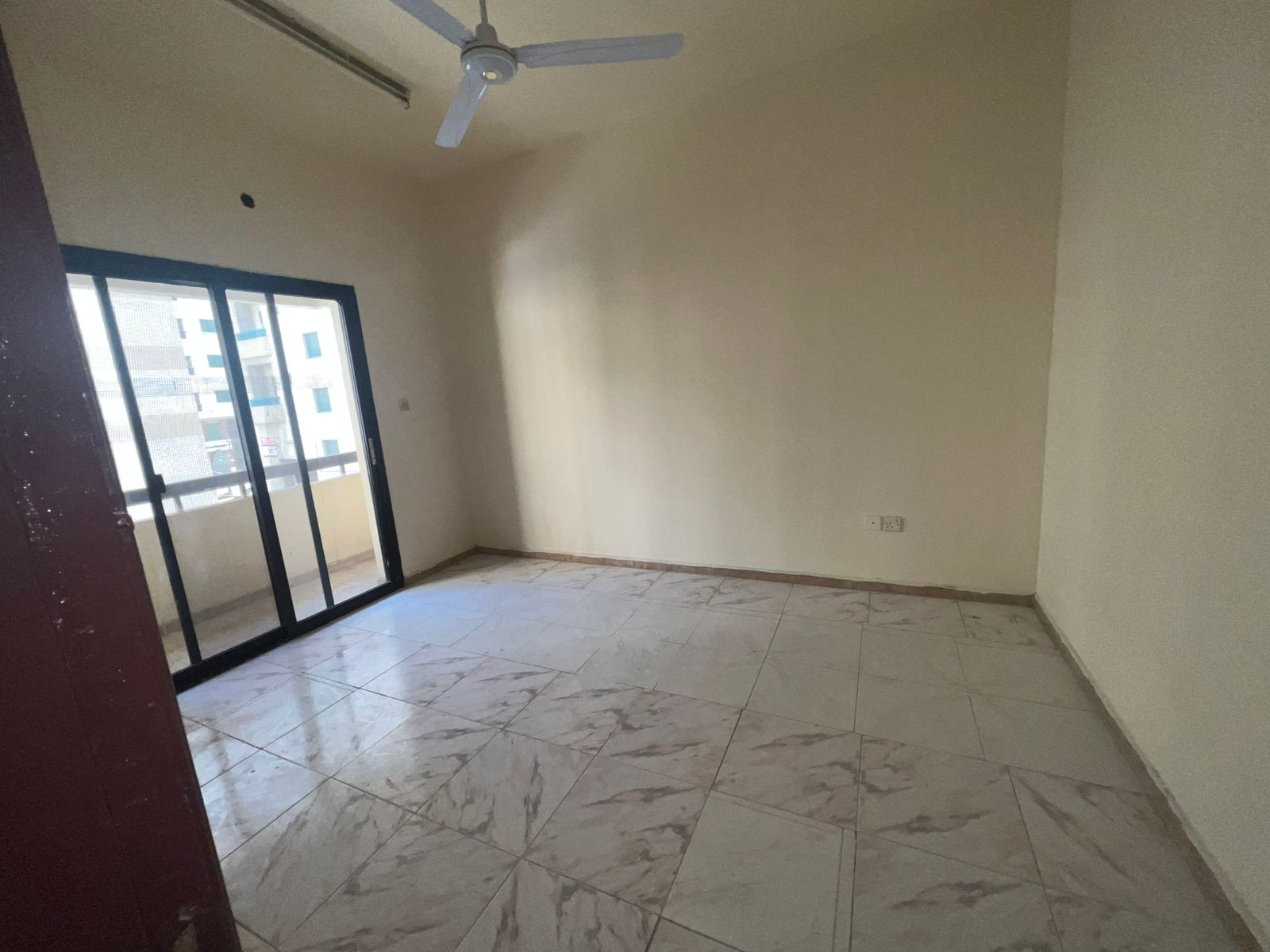 Two-bedroom apartment with living room for rent in **Al Nabaa**, located in a lively area close to services. Flexible payment options available. Secur