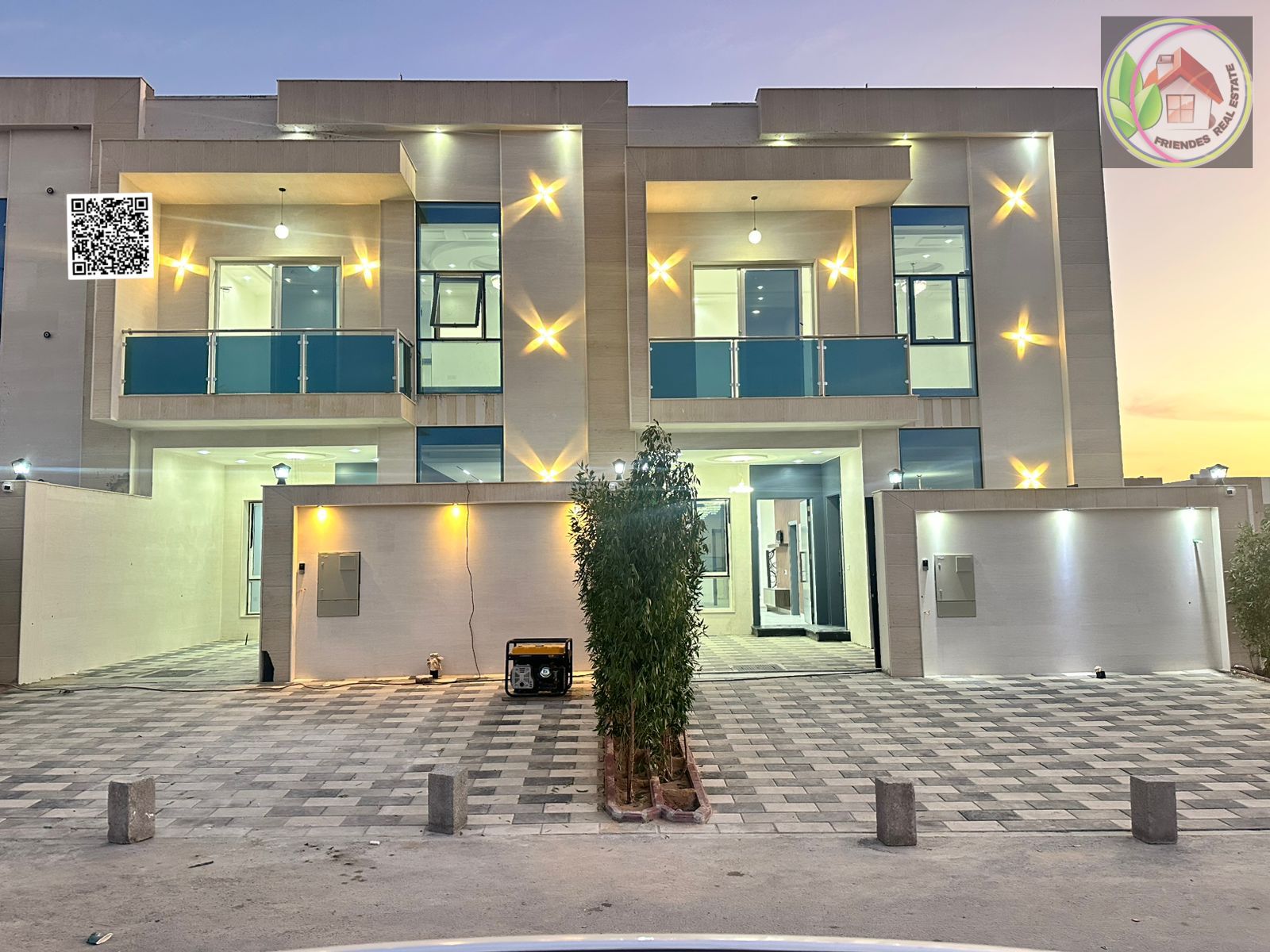 Direct from the owner, including registration and ownership fees: A villa in one of Ajman's most luxurious villas, built and finished to a super deluxe standard, with very large rooms and a spacious layout. Freehold ownership.