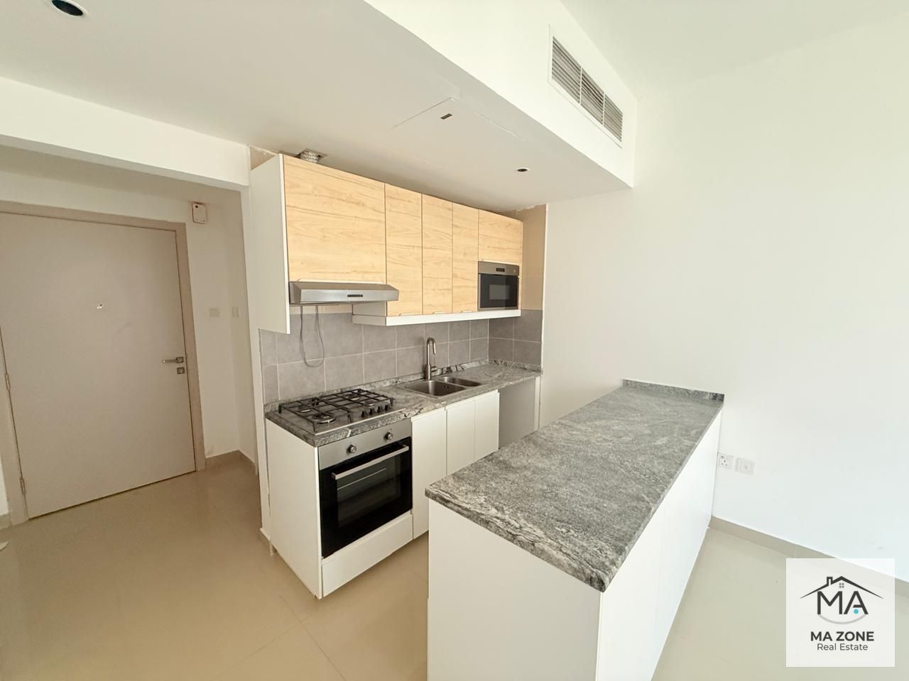 Luxurious Studio with parking | Built In Microwave | Stove | Oven | In new like building