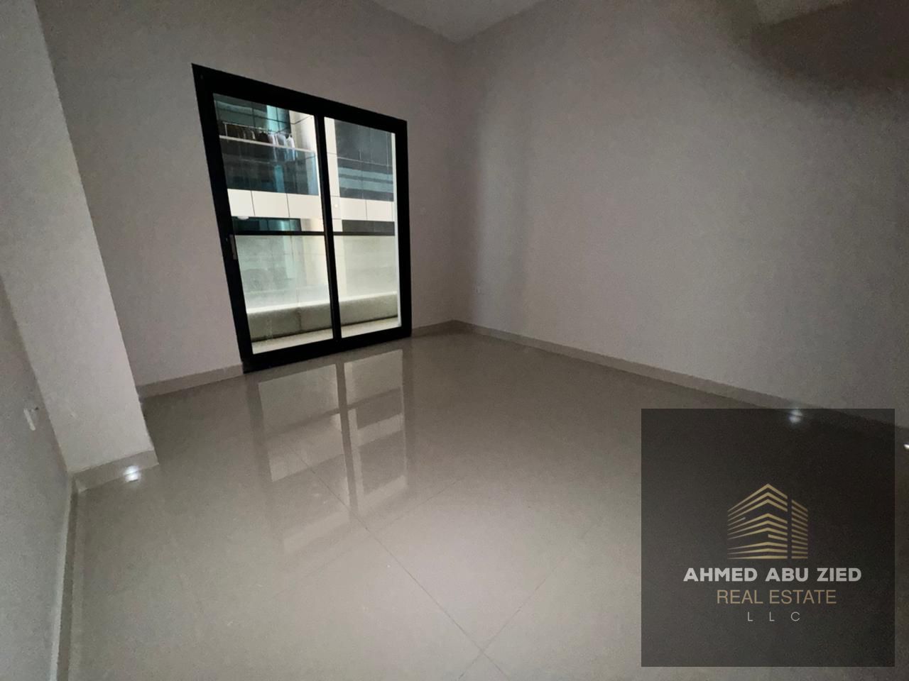 For annual rent: a two-bedroom apartment in Al Rashidiya 1, Ajman, with a master bedroom, balcony, parking, built-in wardrobes, and the option to pay