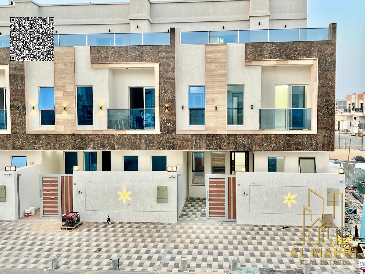 For sale, a townhouse with large internal division
