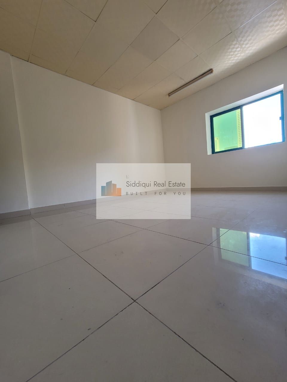 2BHK AT VERY PRIME LOCATION OPPOSITE SAHARA CENTRE CALL ADIL