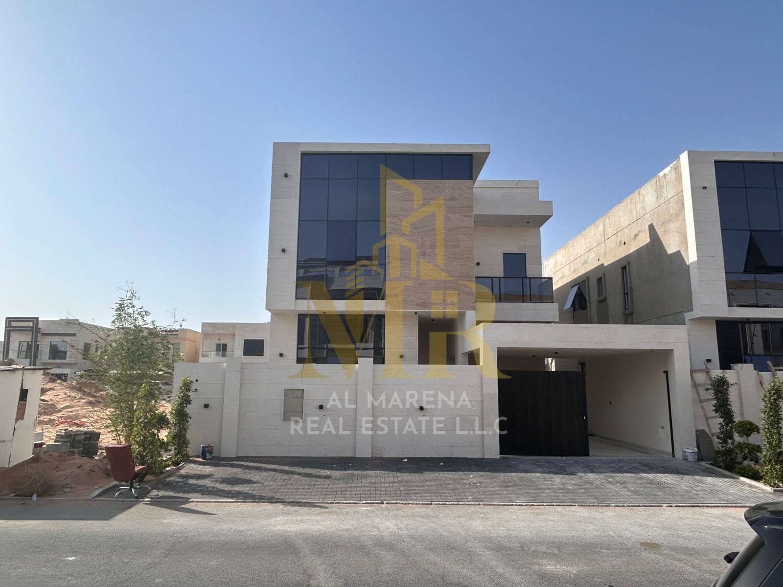 Villa for sale in Al Yasmeen, including electricity, water, and air conditioning. Truly exceptional location. A rare opportunity to own a luxury villa