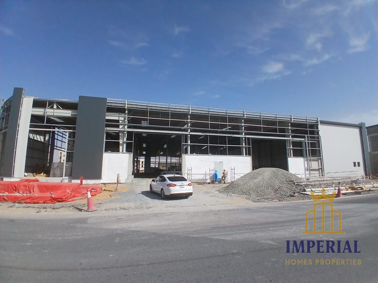 An excellent opportunity to rent a large showroom in a prime location in Umm Al Quwain.