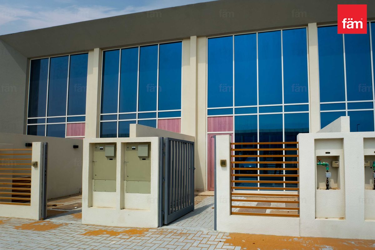 Rented | Investor Deal | Close to gates | End unit