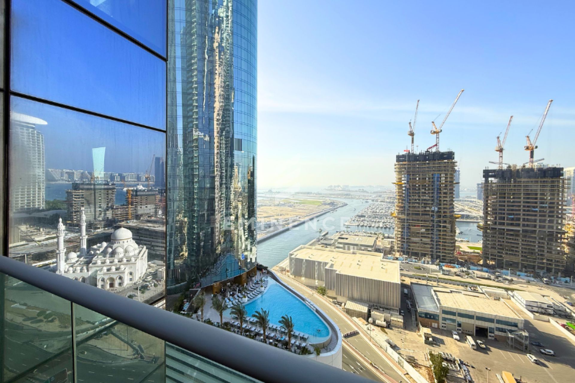 Dubai Skyline | Sea and Pool View