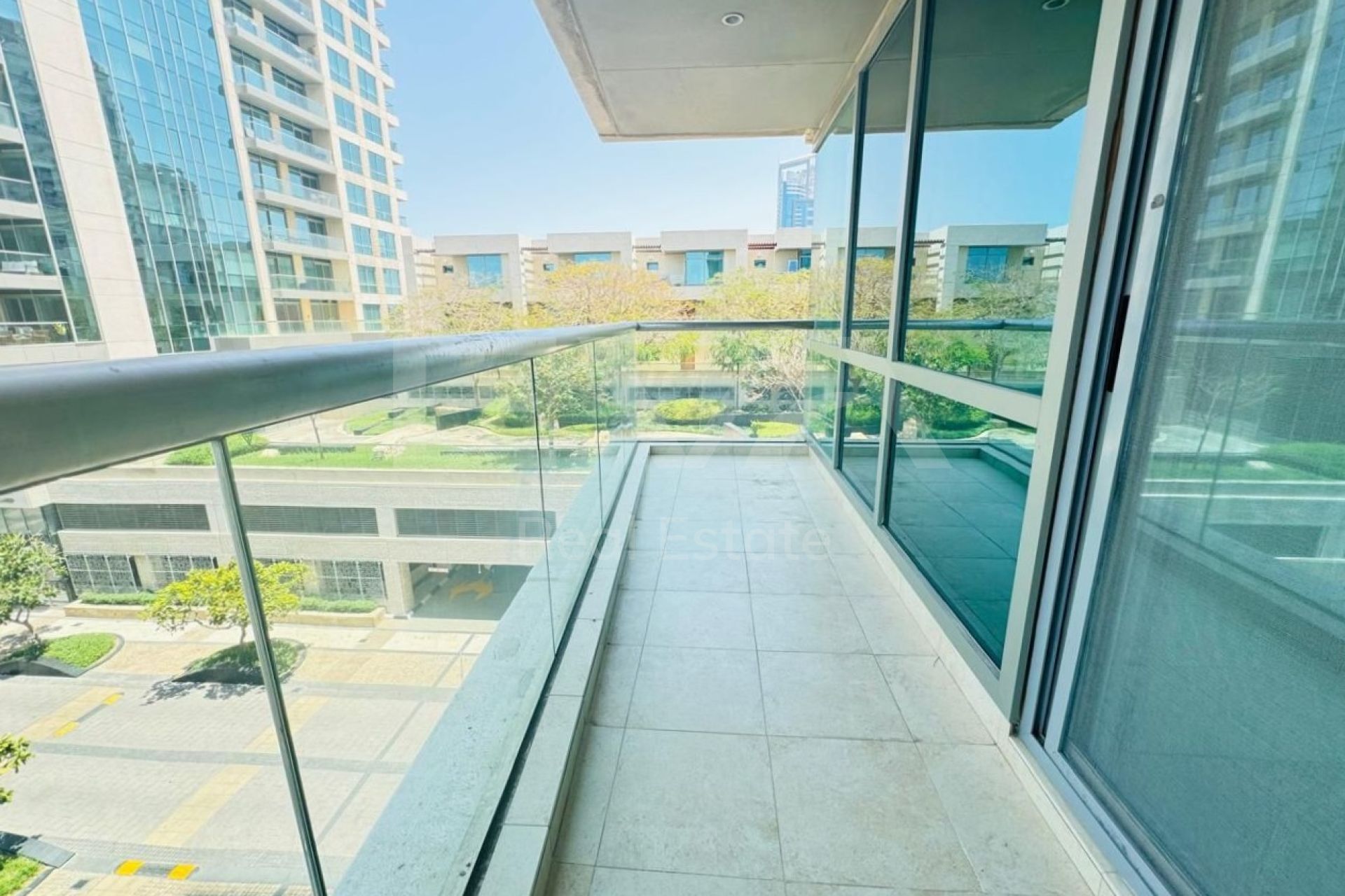 Golf View | Vacant and Ready | Mid Floor