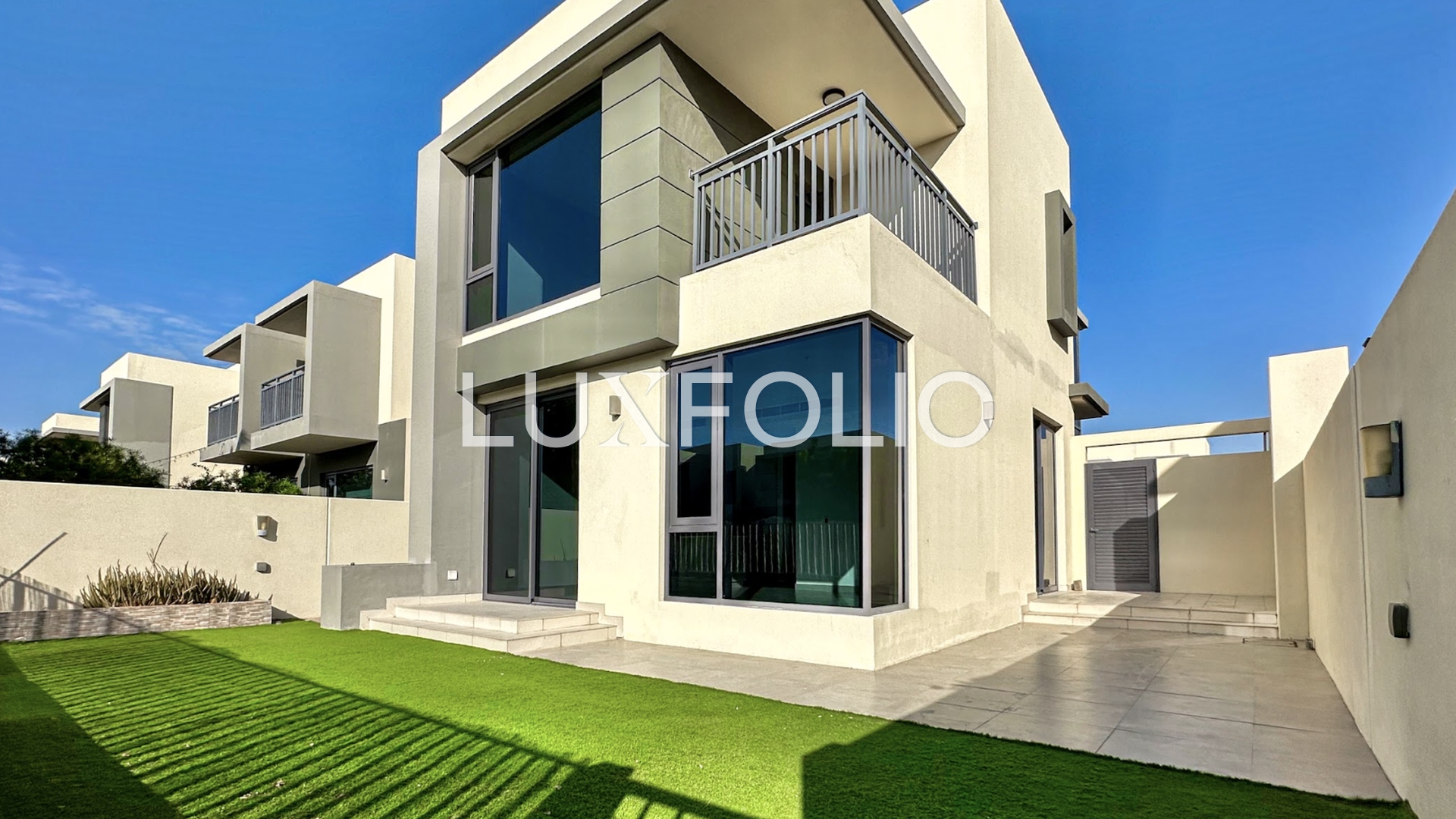 Vacant | 2E Corner Unit | Exclusive
