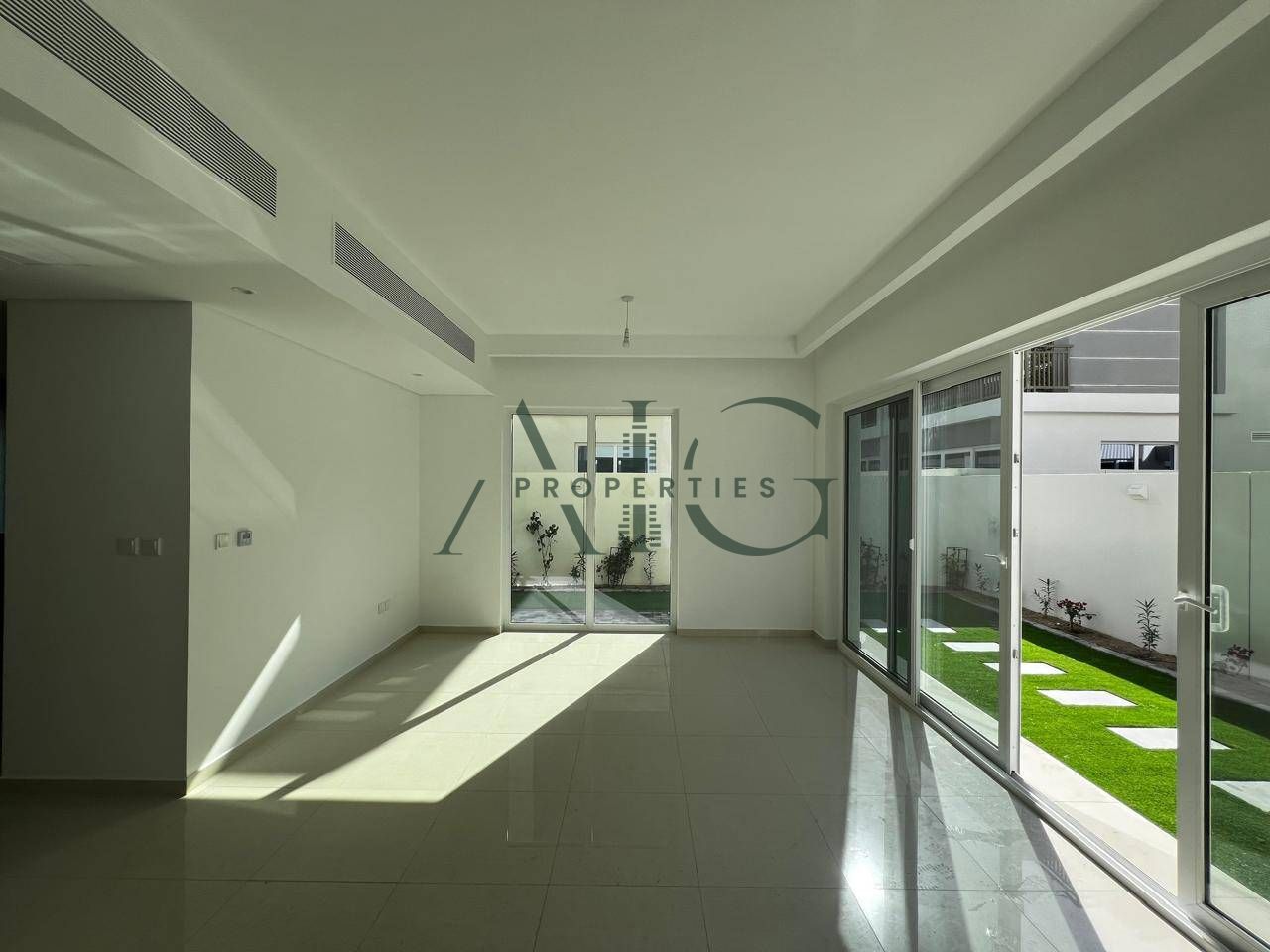Corner Unit | 1 Month Rent Free | Single Cheque Offer