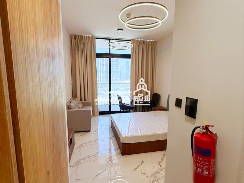 HIGH FLOOR | Fully Furnished | Balcony | In-Demand | 1 Parking