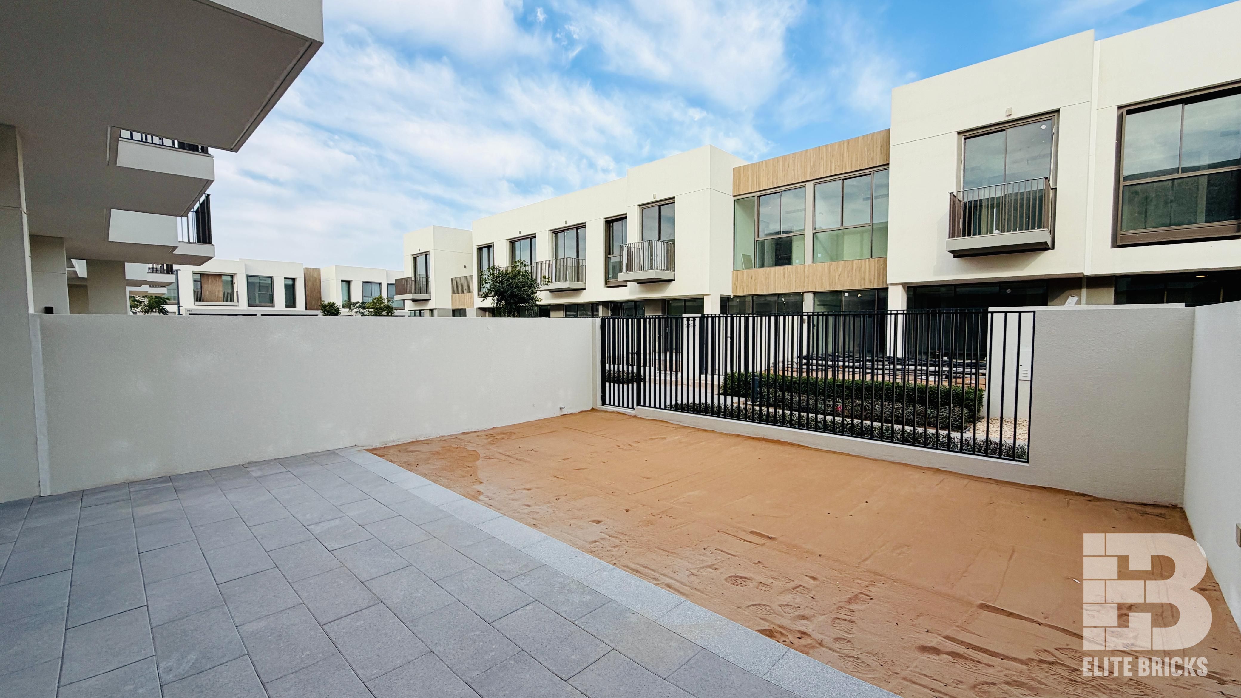 Modern 3-Bedroom | Middle Unit | Prime Location