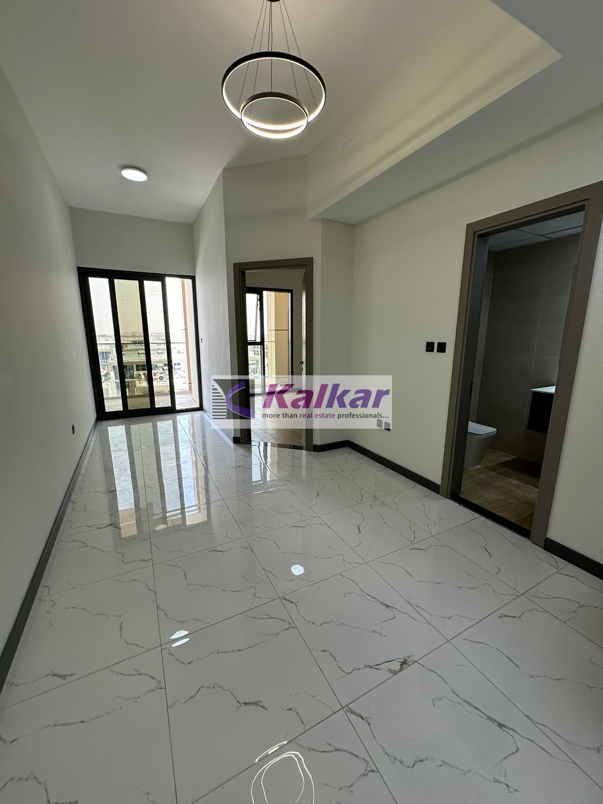 Modern living | Spacious Unit | Vacant Soon