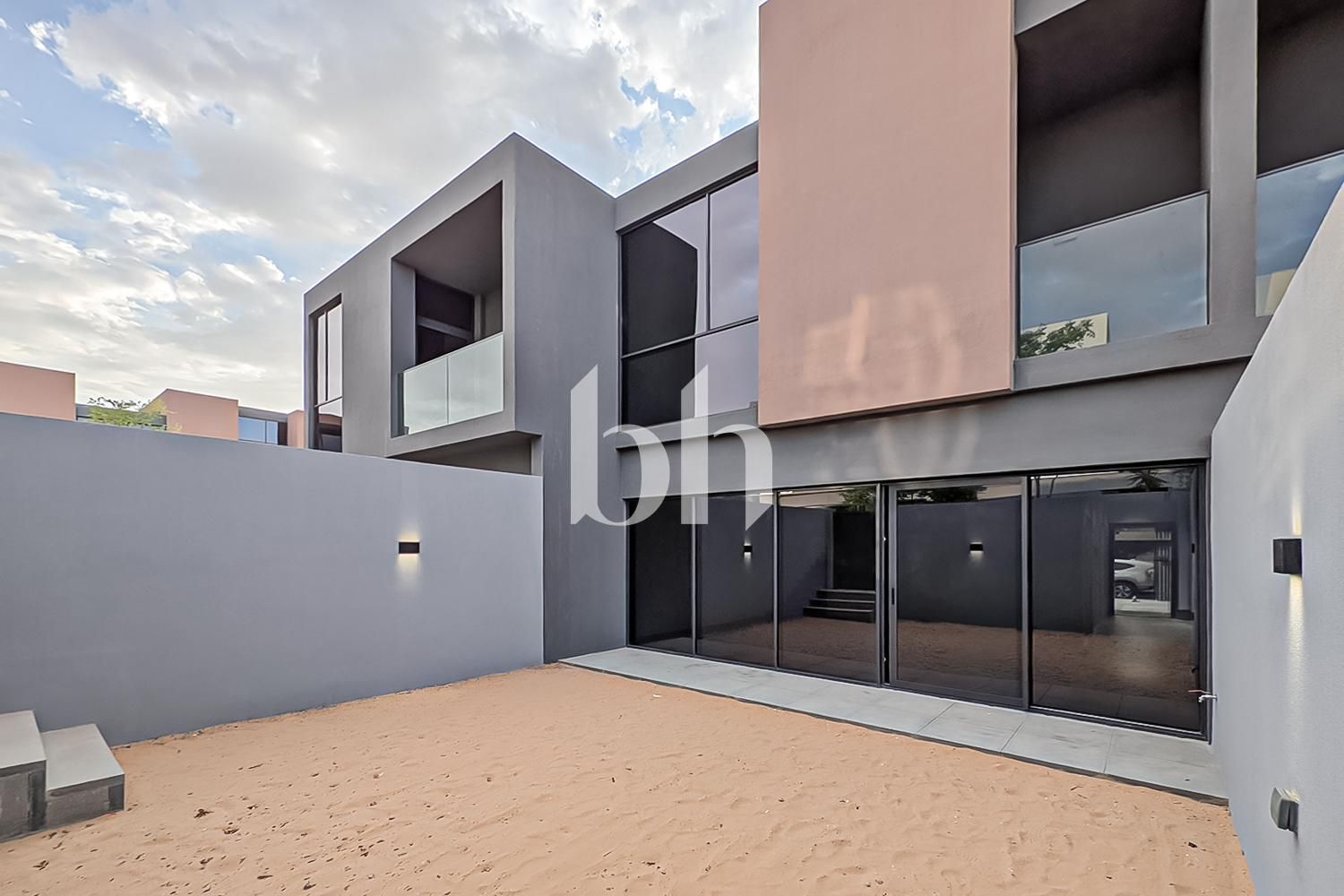 Big Layout | Middle Townhouse | Mortgage | Resale