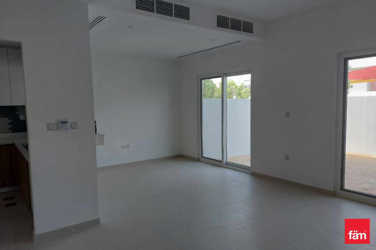 VACANT FROM APRIL | SINGLE ROW | NEXT TO AMENITIES