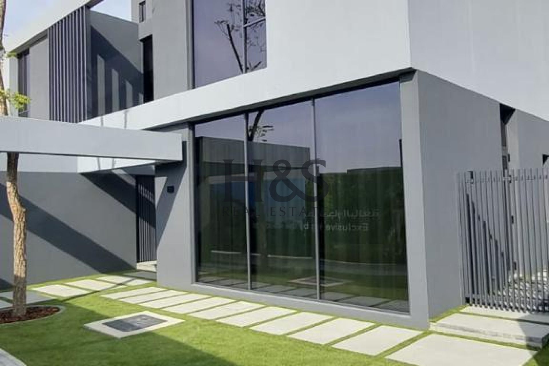 Premium 2BR Townhouse | Prime Location