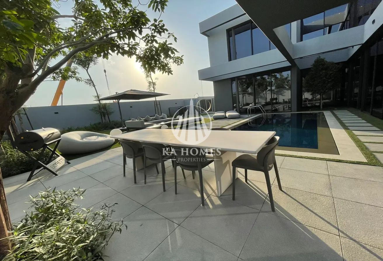 Prime Investment Opportunity | 6 Master BR Villa with Spacious Layout & Pool View
