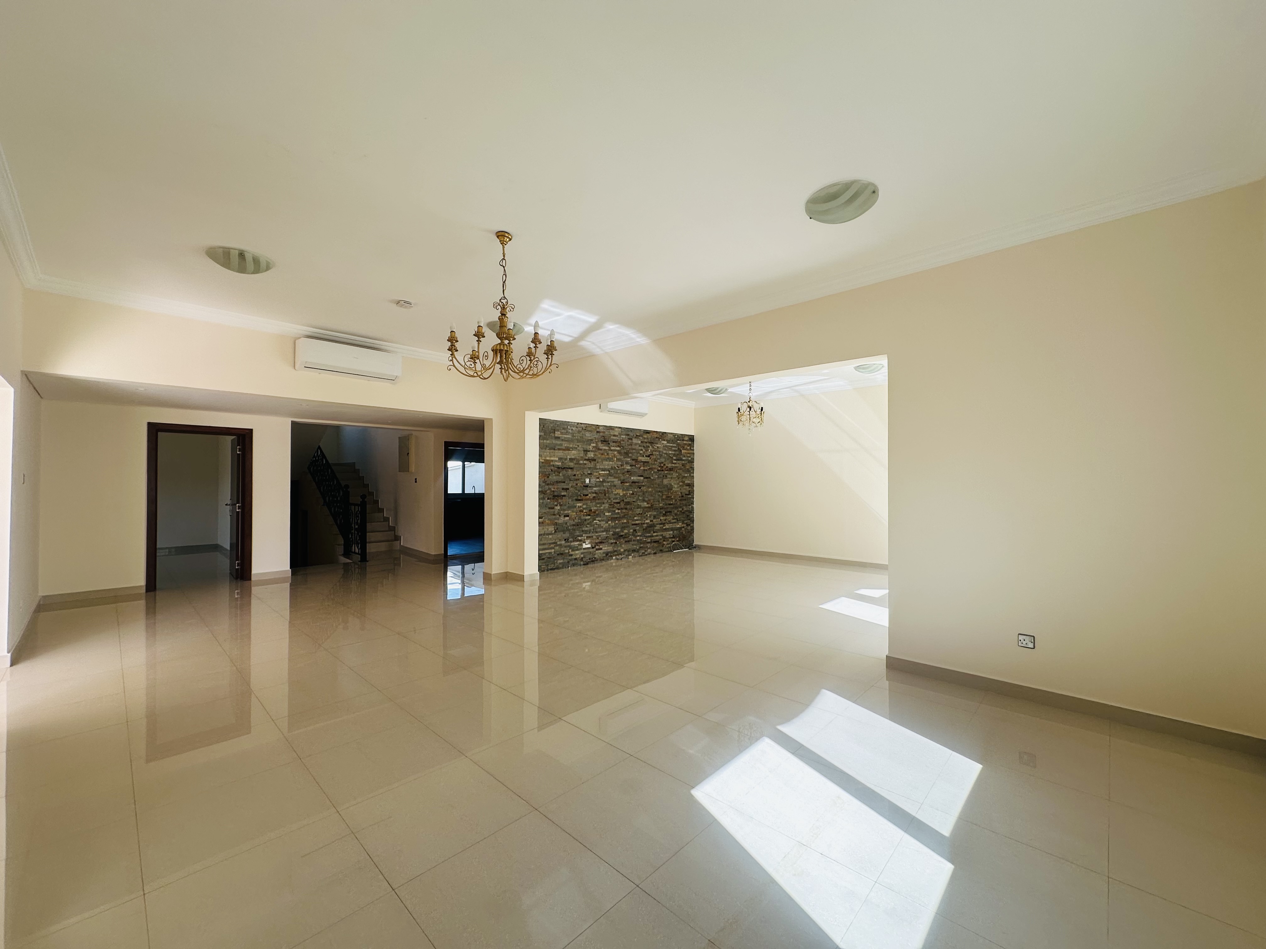 5 bedroom independent villa | Close to beach