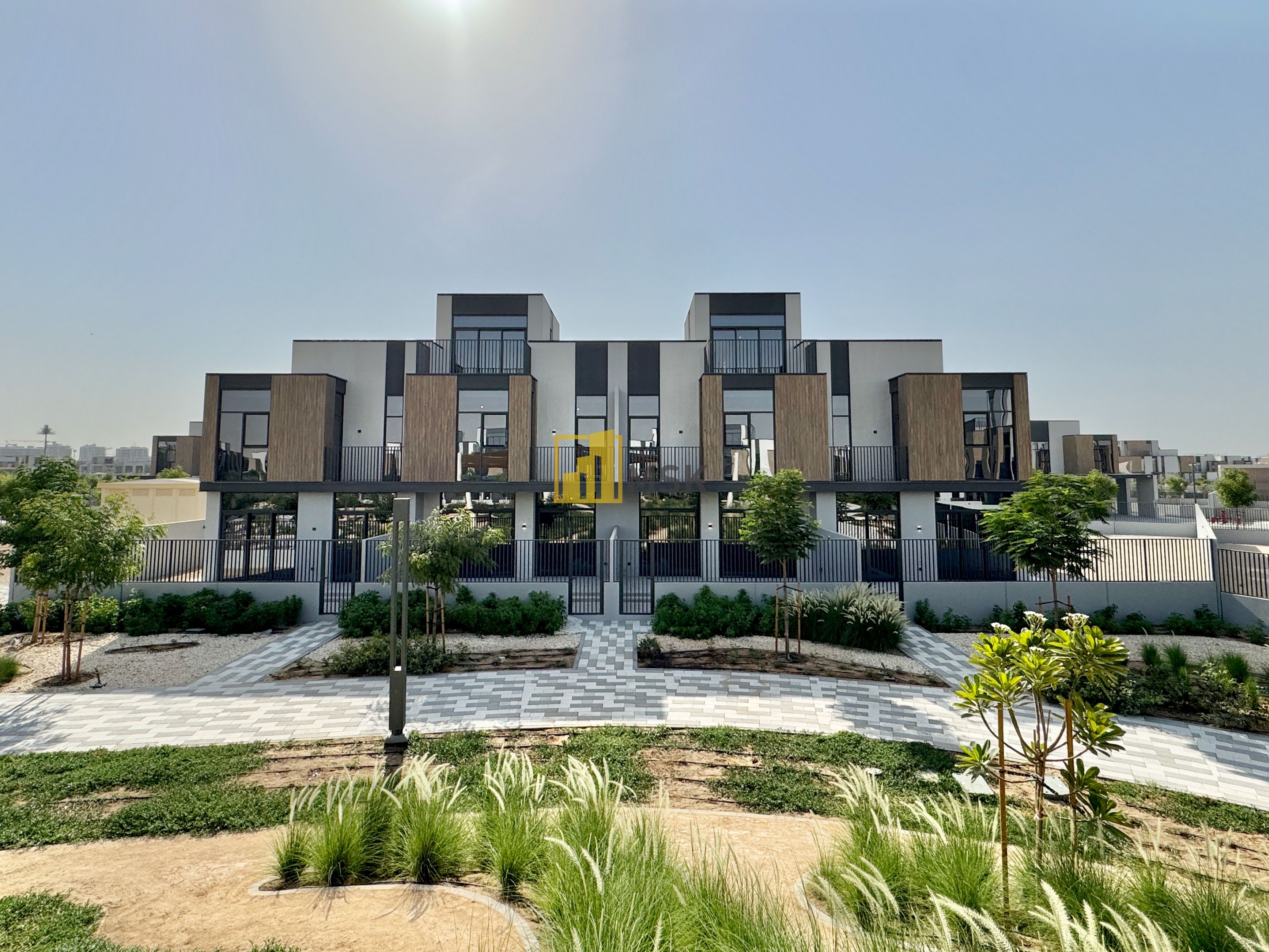 Spacious Corner Plot On The Park