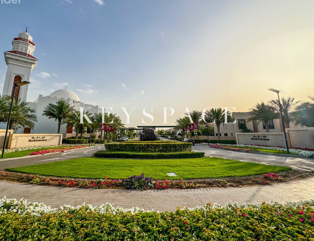 Tastefully Enhanced Apartment in a Secure Residential Setting | Resale