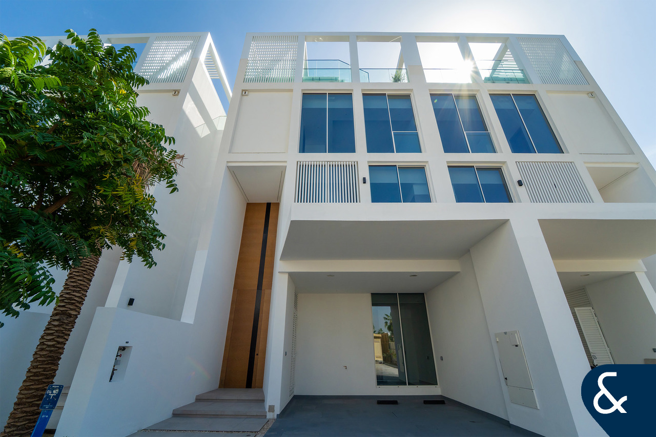 Lagoon View | Cul-de-Sac | Available Now