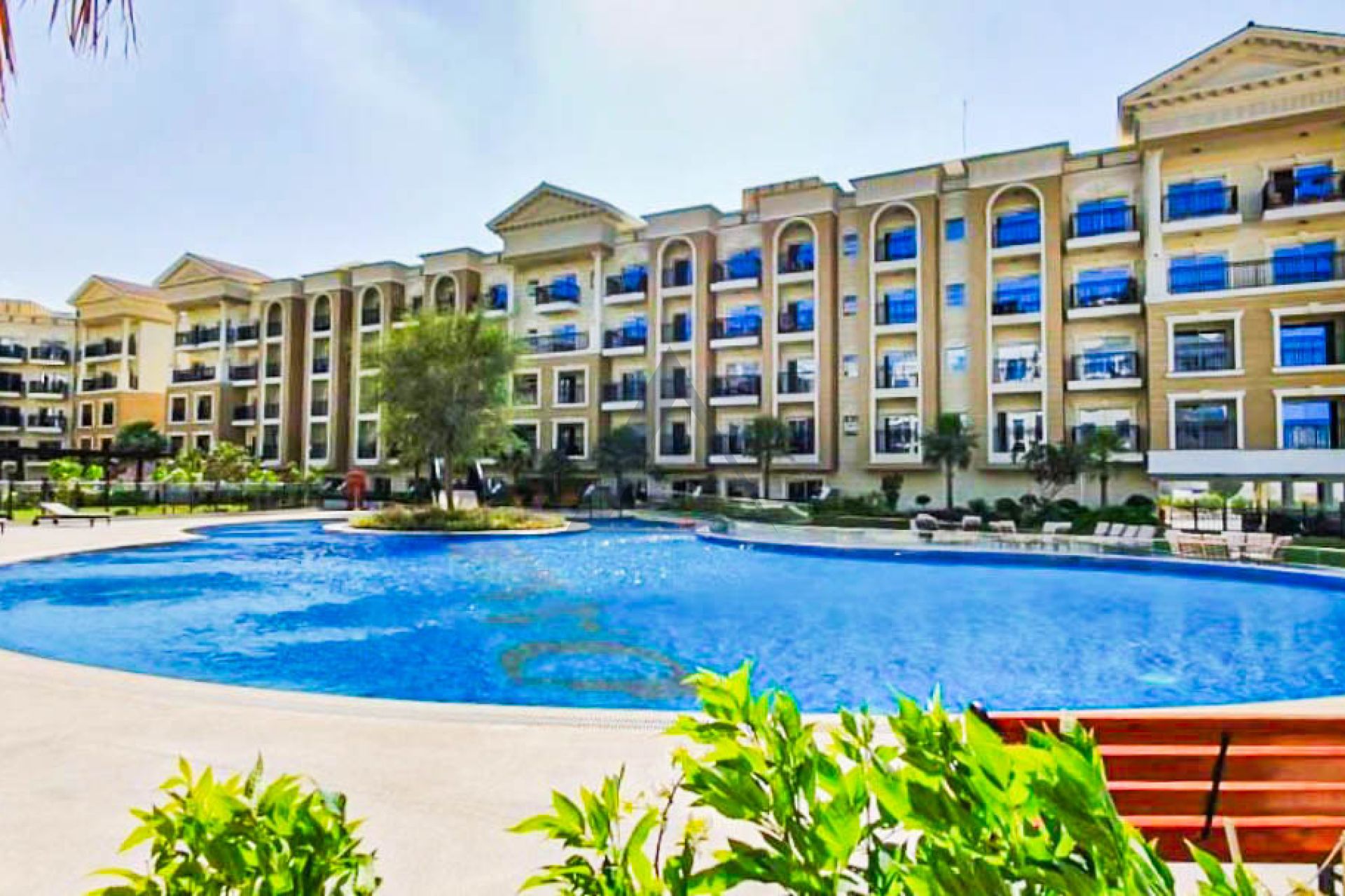 Fully Furnished|Pool View|Available End of March